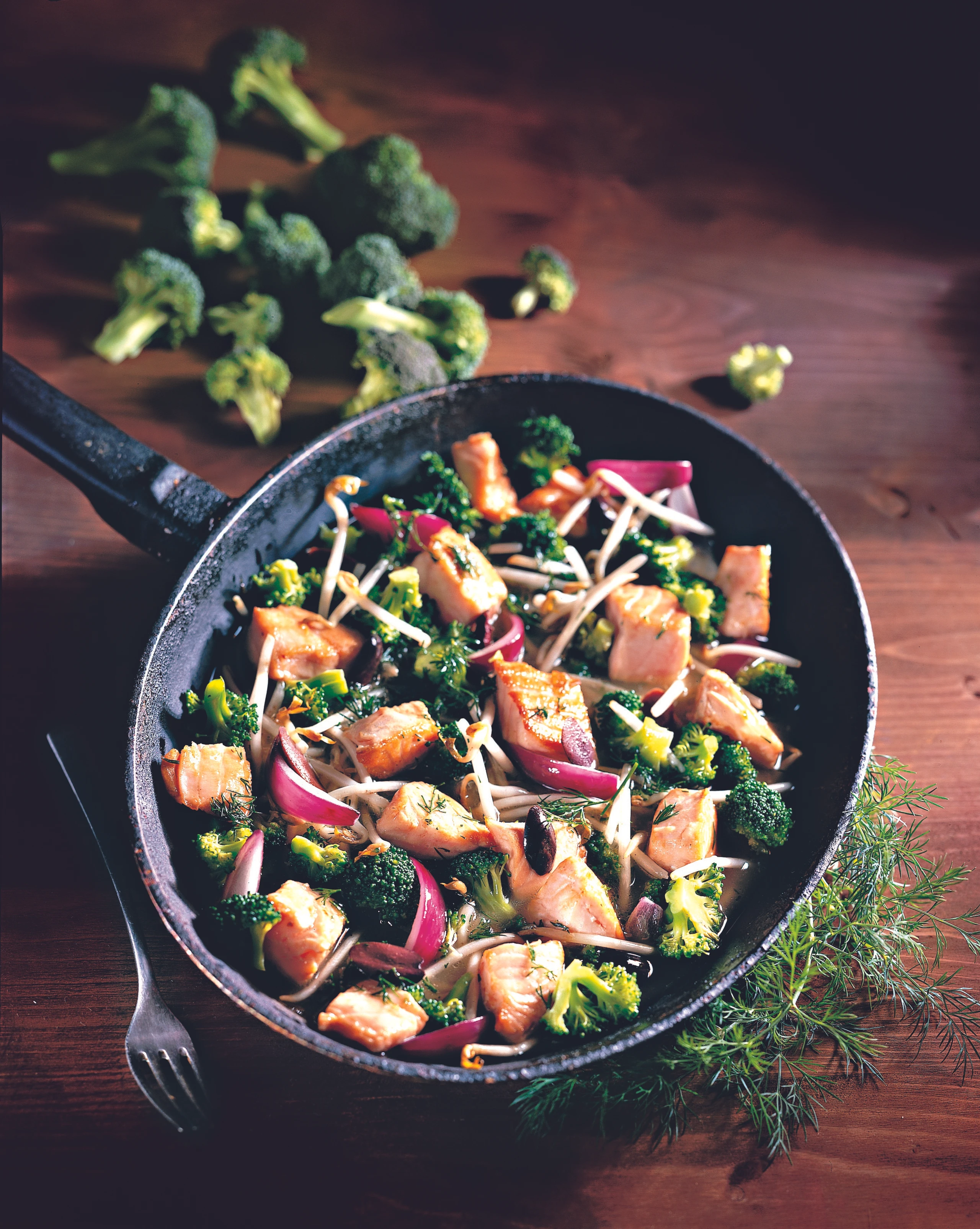 Brokkoli-Lachspfanne mit Erdäpfellaibchen