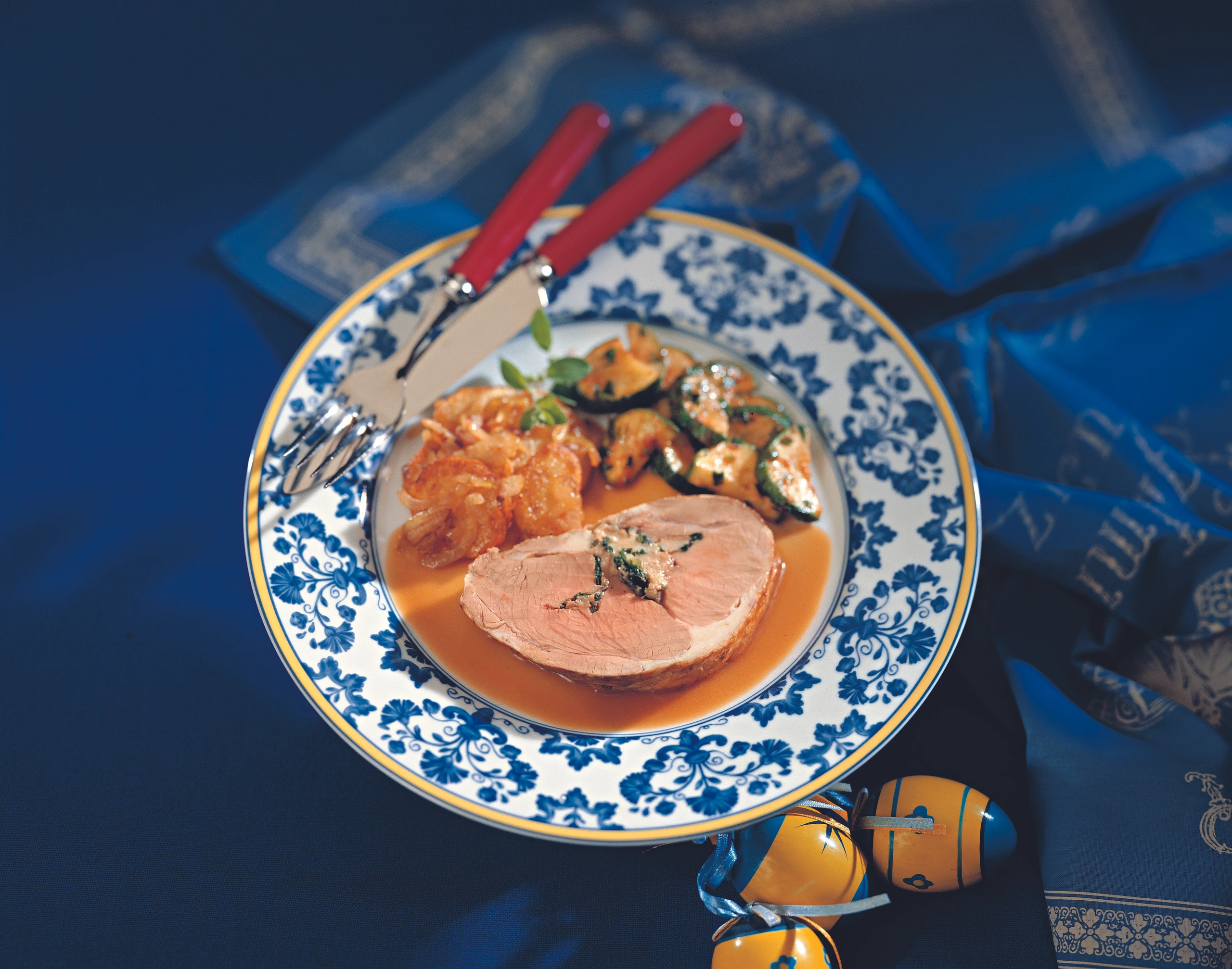 Lammkeule mit Knoblauch-Kräuterfülle