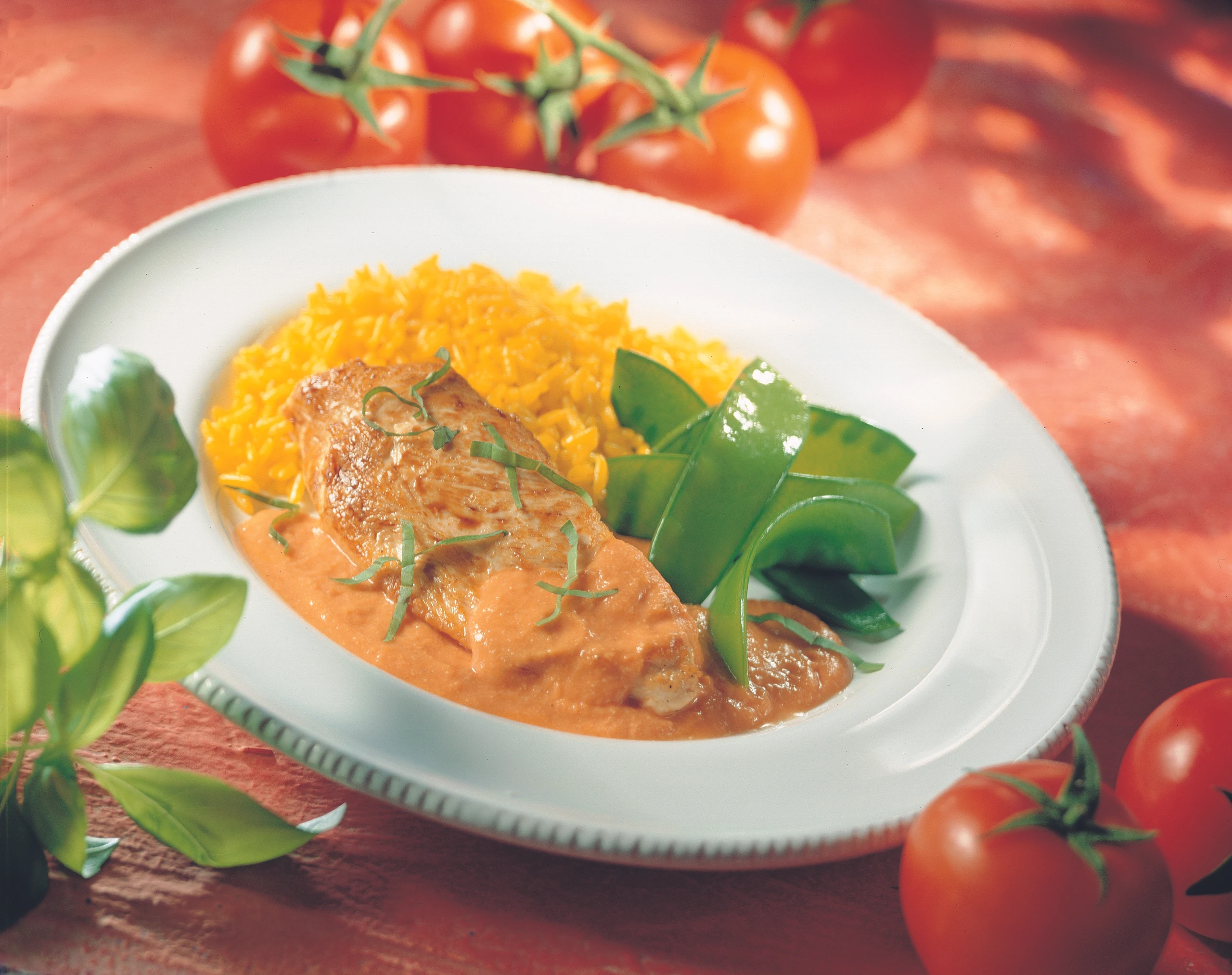 Gebratene Hühnerbrust in Nuss-Paradeis-Sauce