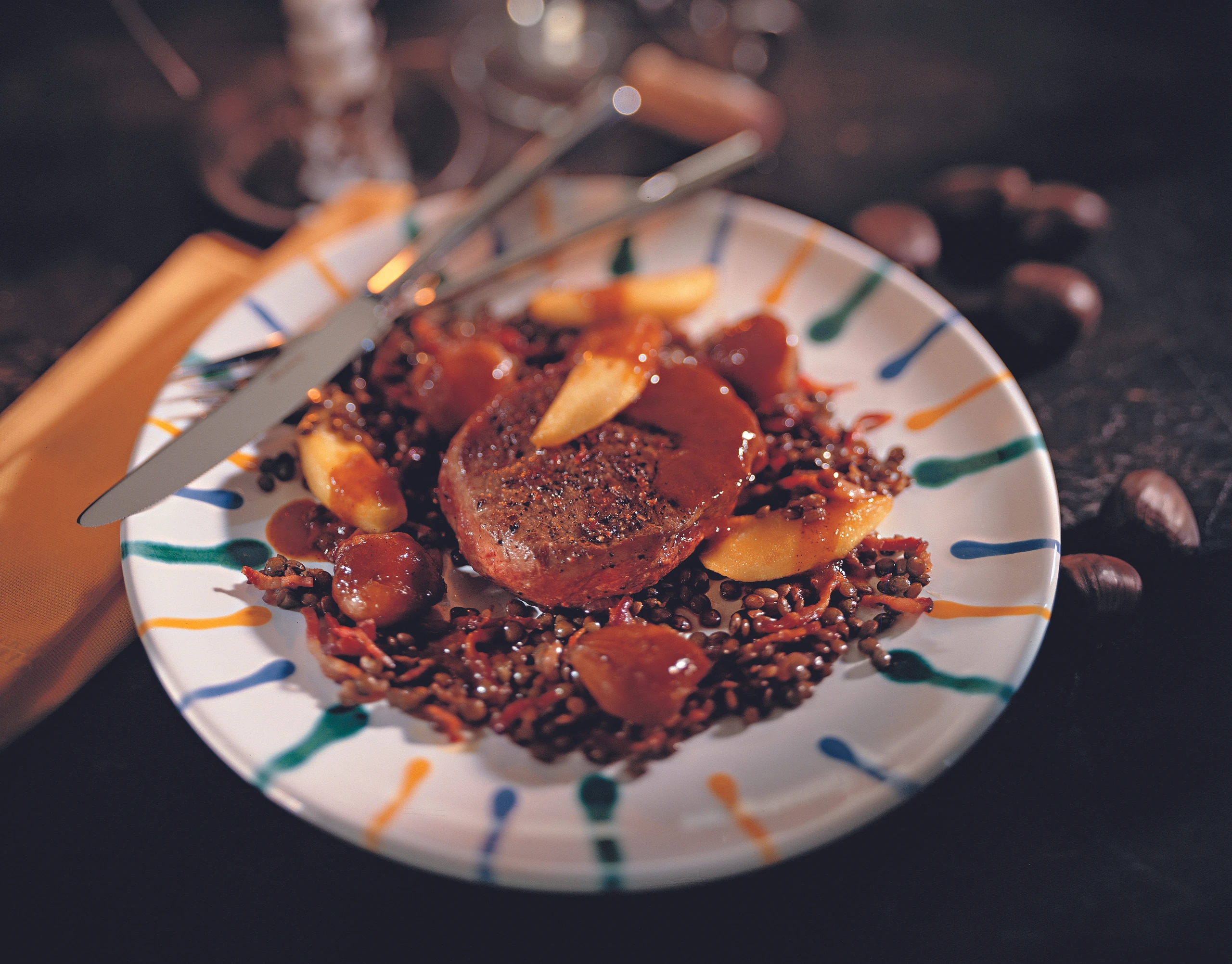 Hirschrückensteak mit Apfel und Maroni