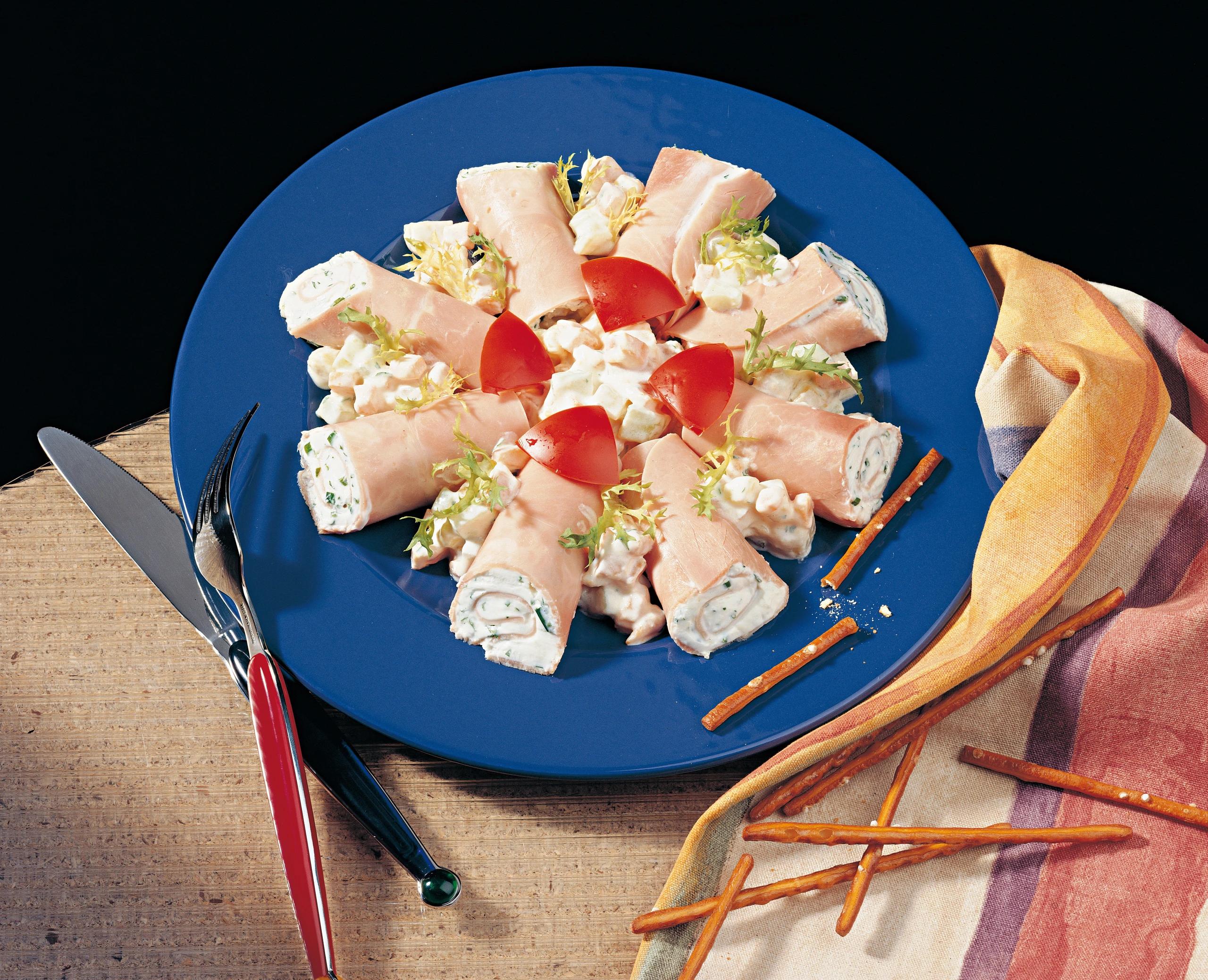 Schinkenrollen mit Kräutertopfen-Fülle