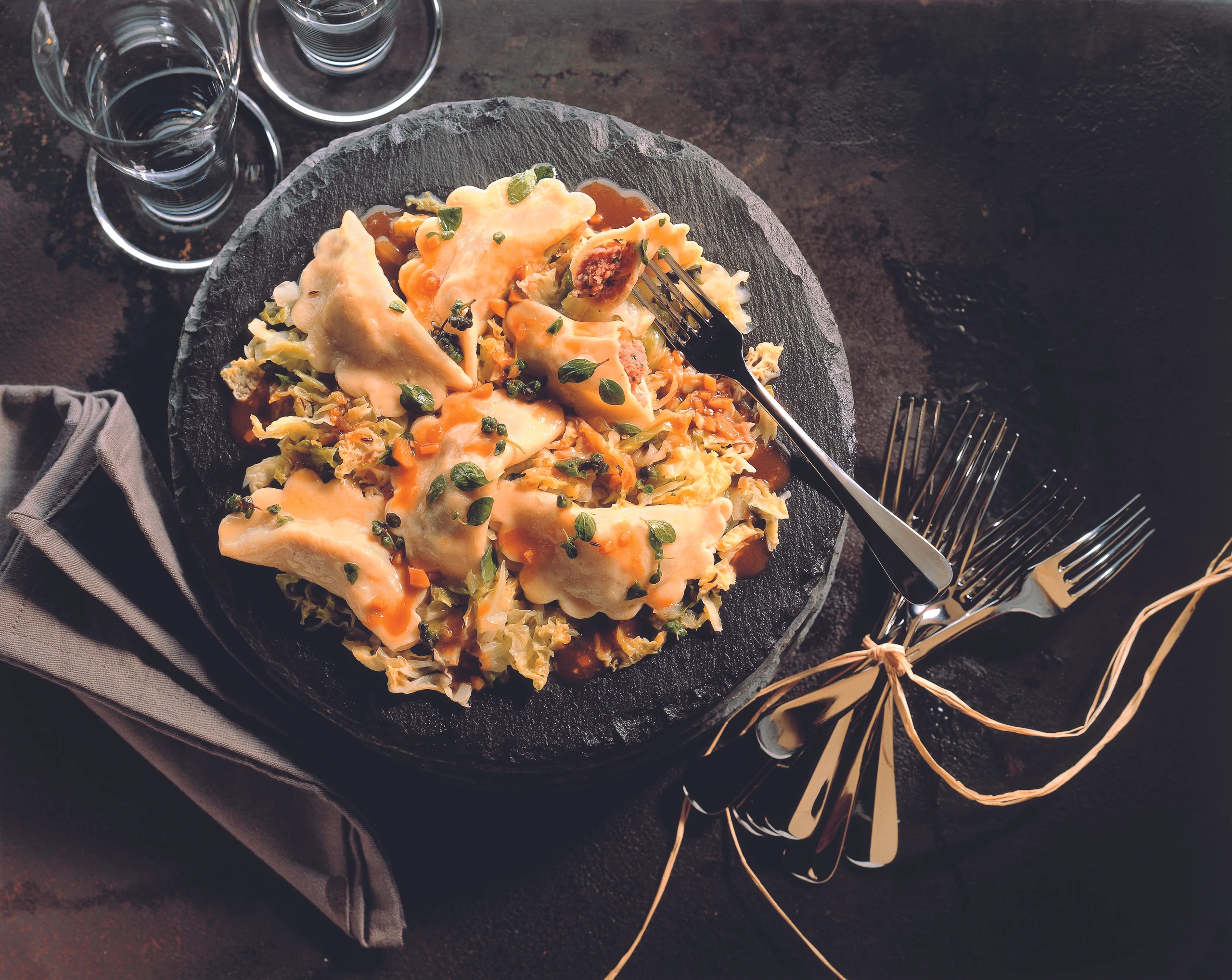 Selchfleisch-Wursttascherl mit Schwarzbiersauce