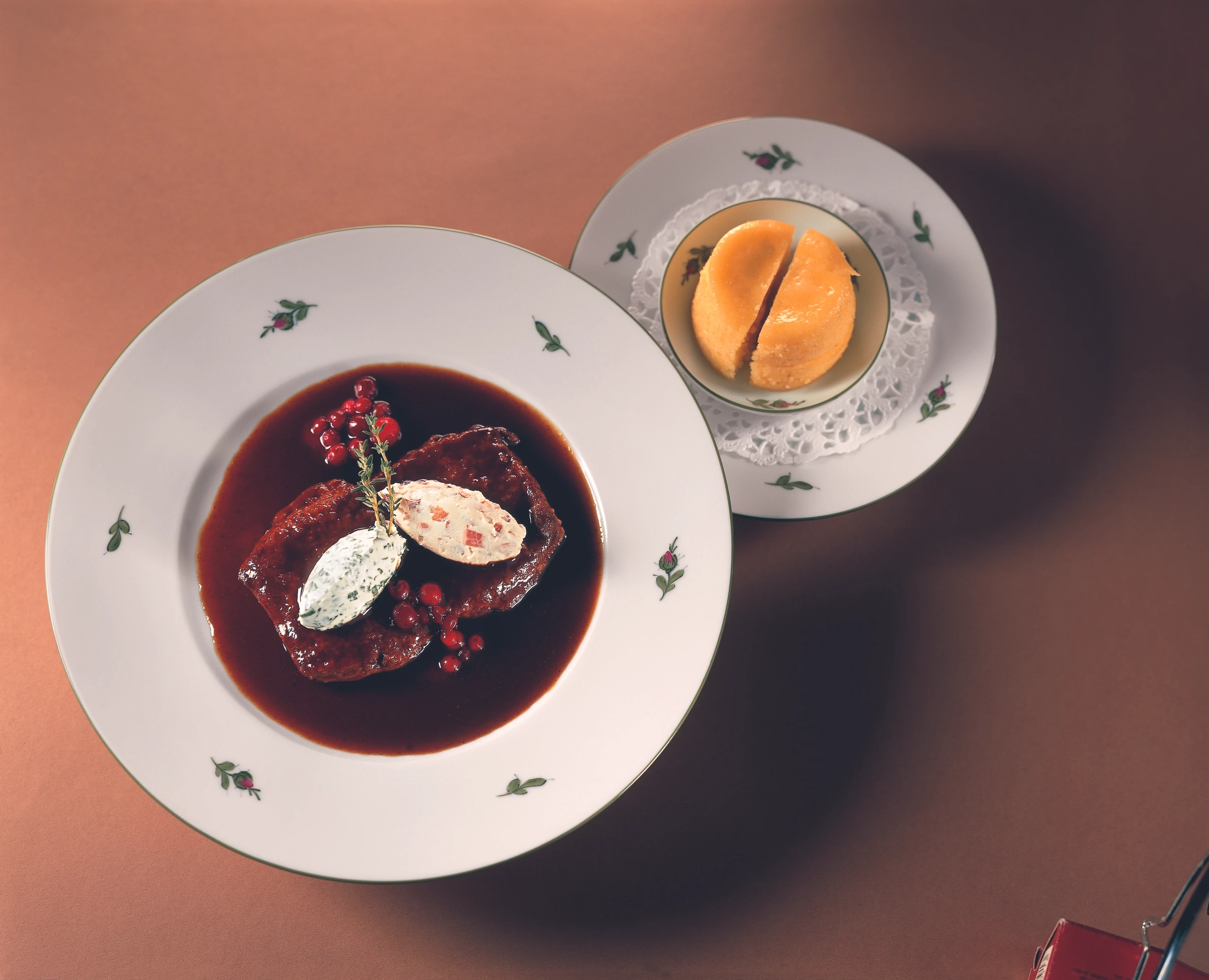 Gervais-Rostbraten vom Reh mit Nudel-Grieß-Törtchen