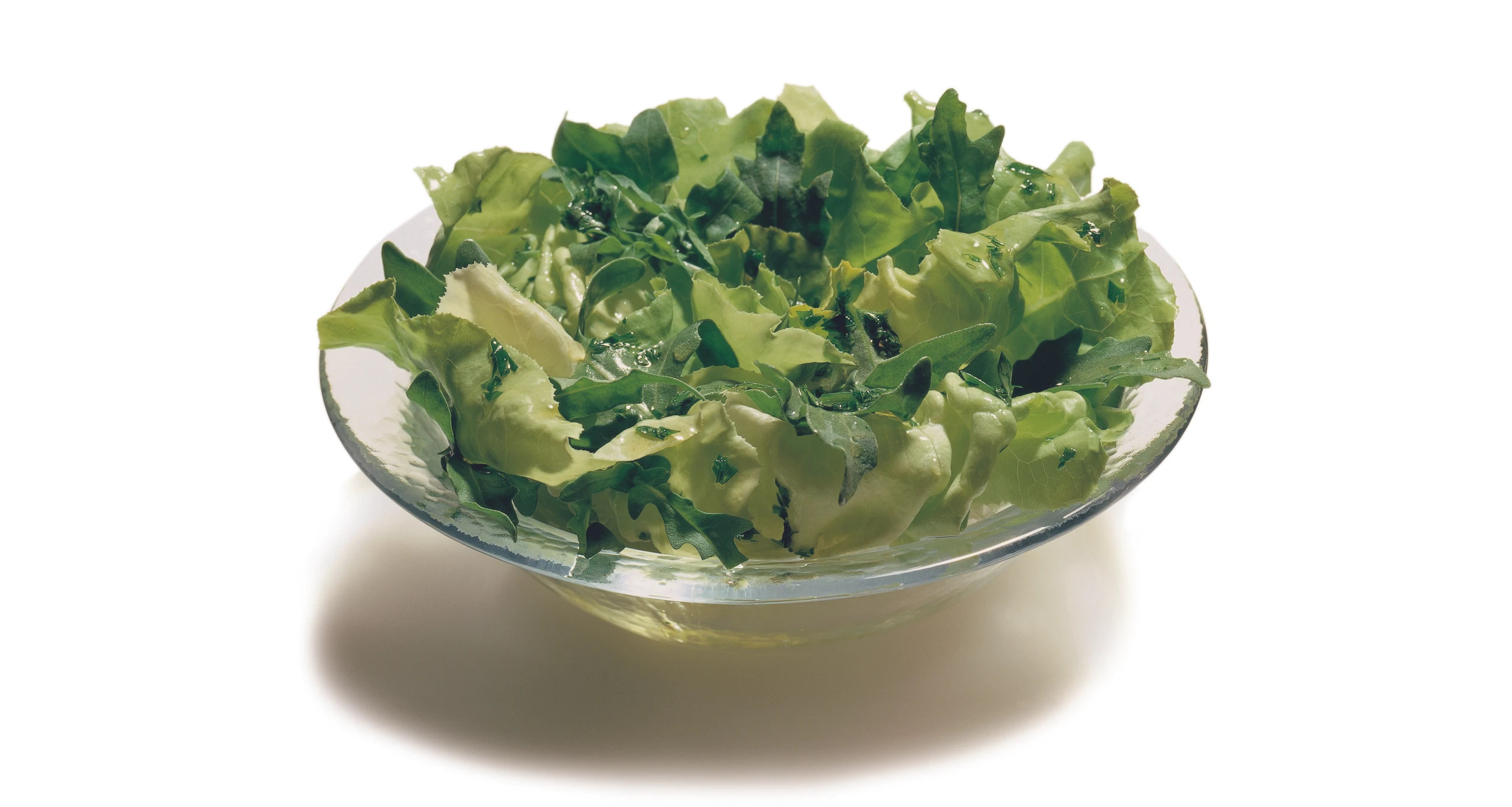 Grüner Salat mit Rucola und Kräuterdressing