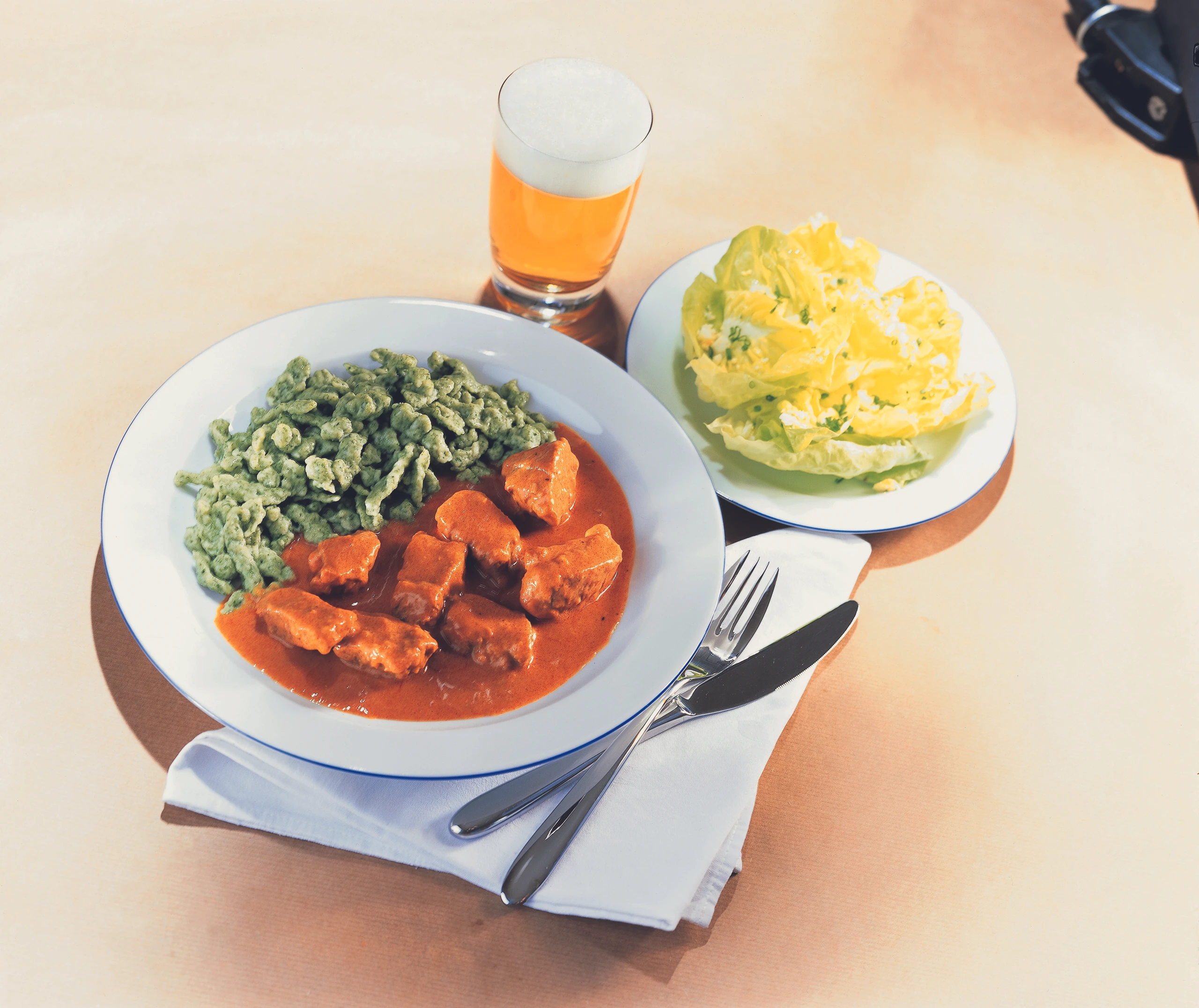 Kalbsrahmgulasch mit Spinatnockerln