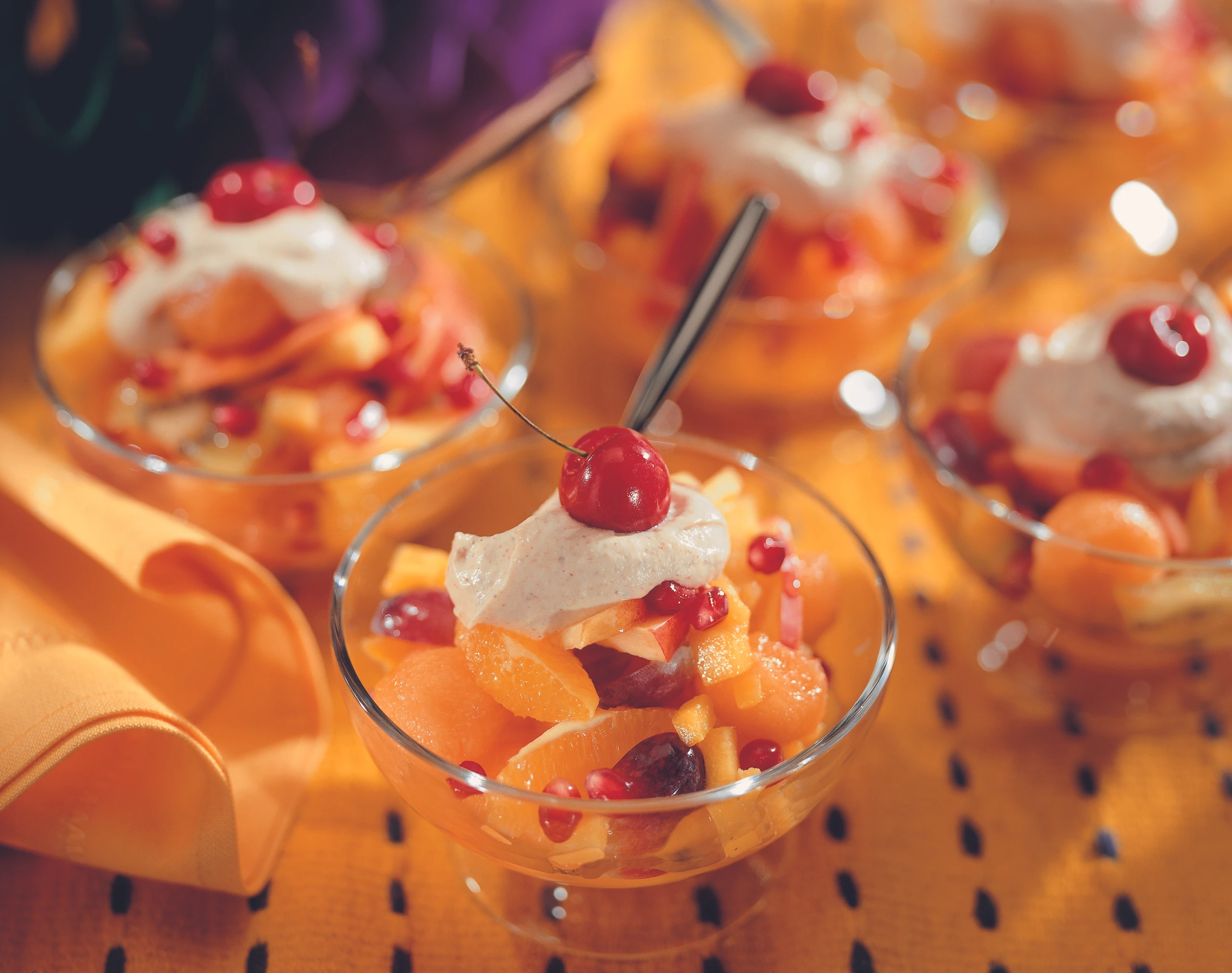 Exotischer Fruchtsalat mit Mandelcreme