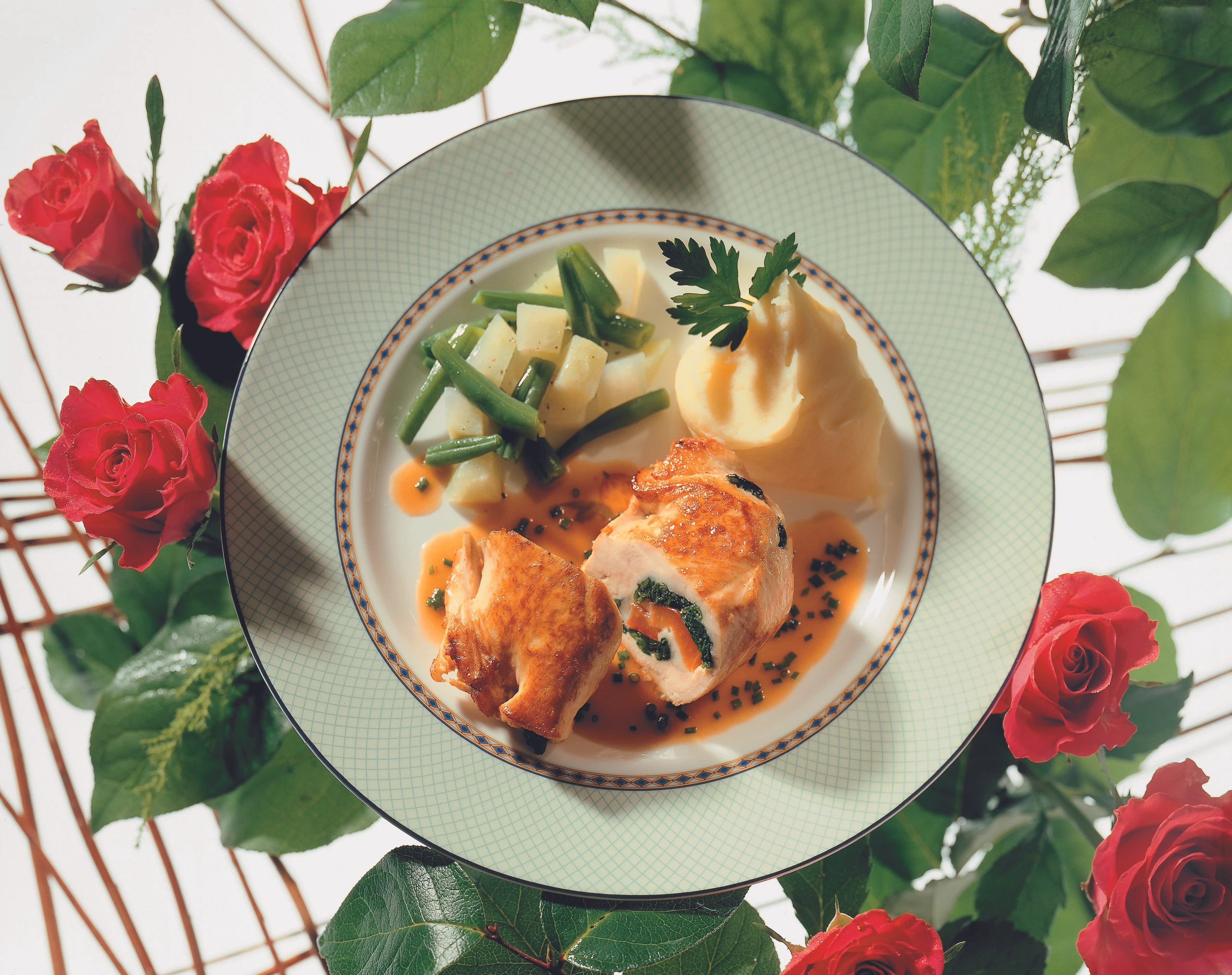 Hühnerschnitzel mit Paprika, Mozzarella und Spinat gefüllt