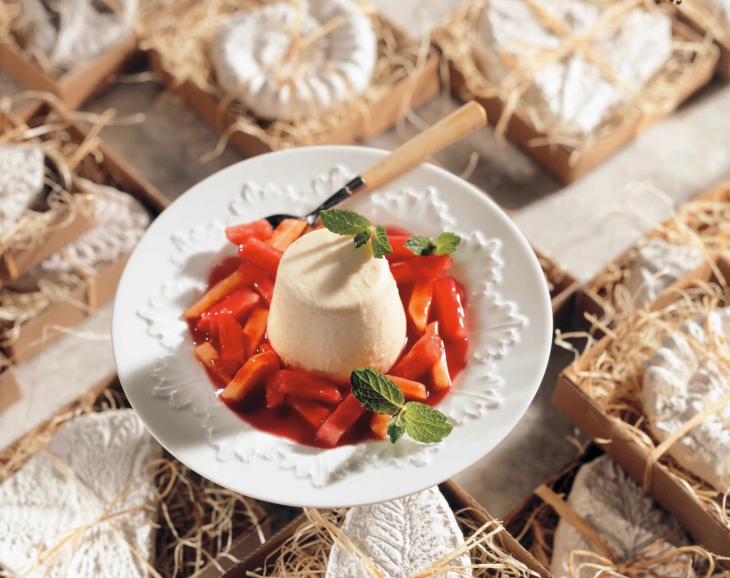 Zuckermelonen-Panna-Cotta mit Melonensalat