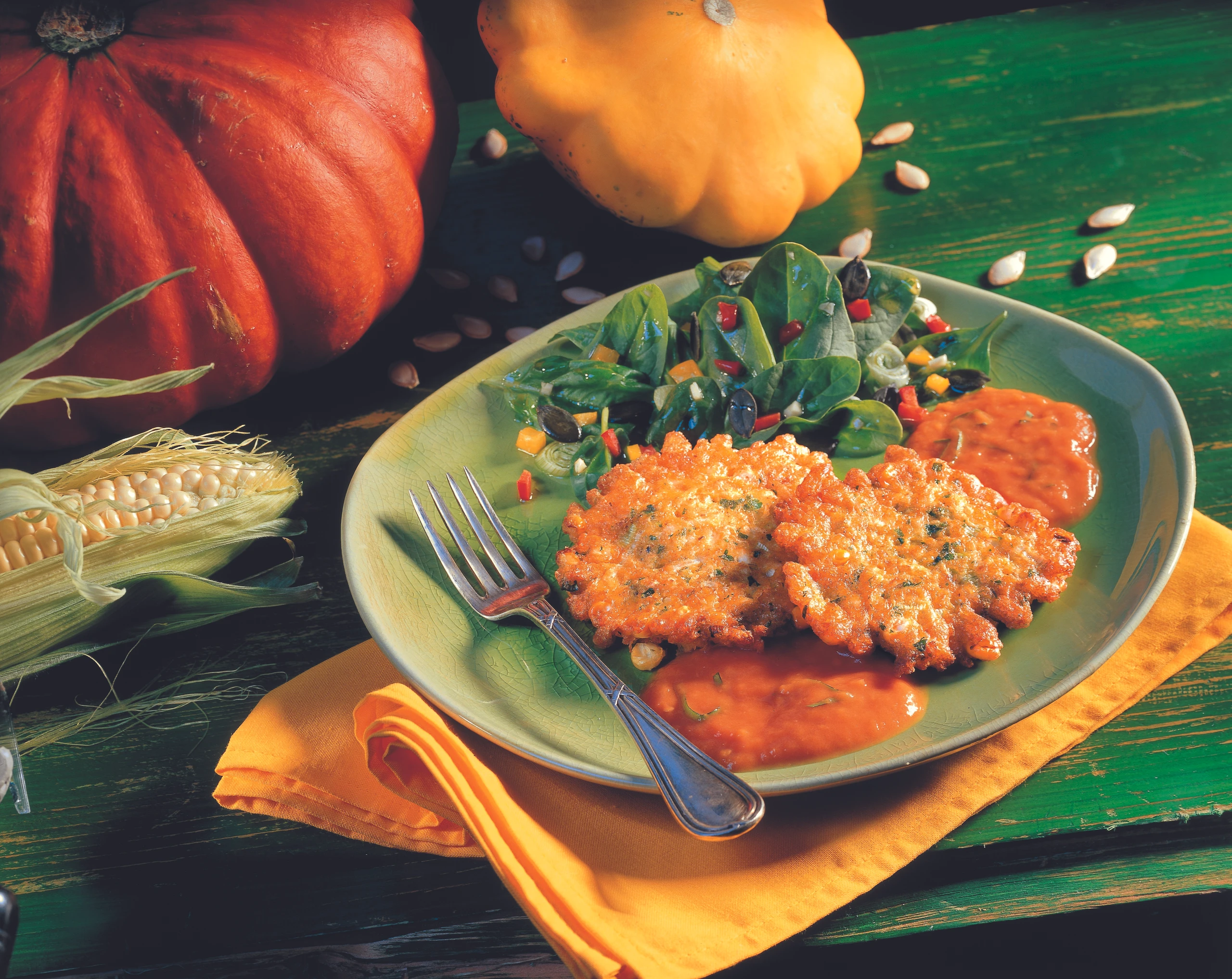 Maisküchlein mit Kürbis-Paradeissauce