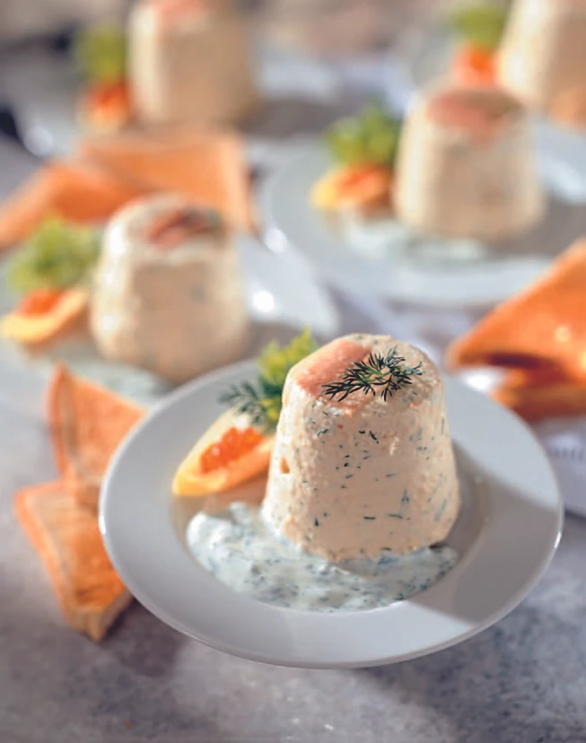 Räucherfisch-Törtchen mit Dillsauce