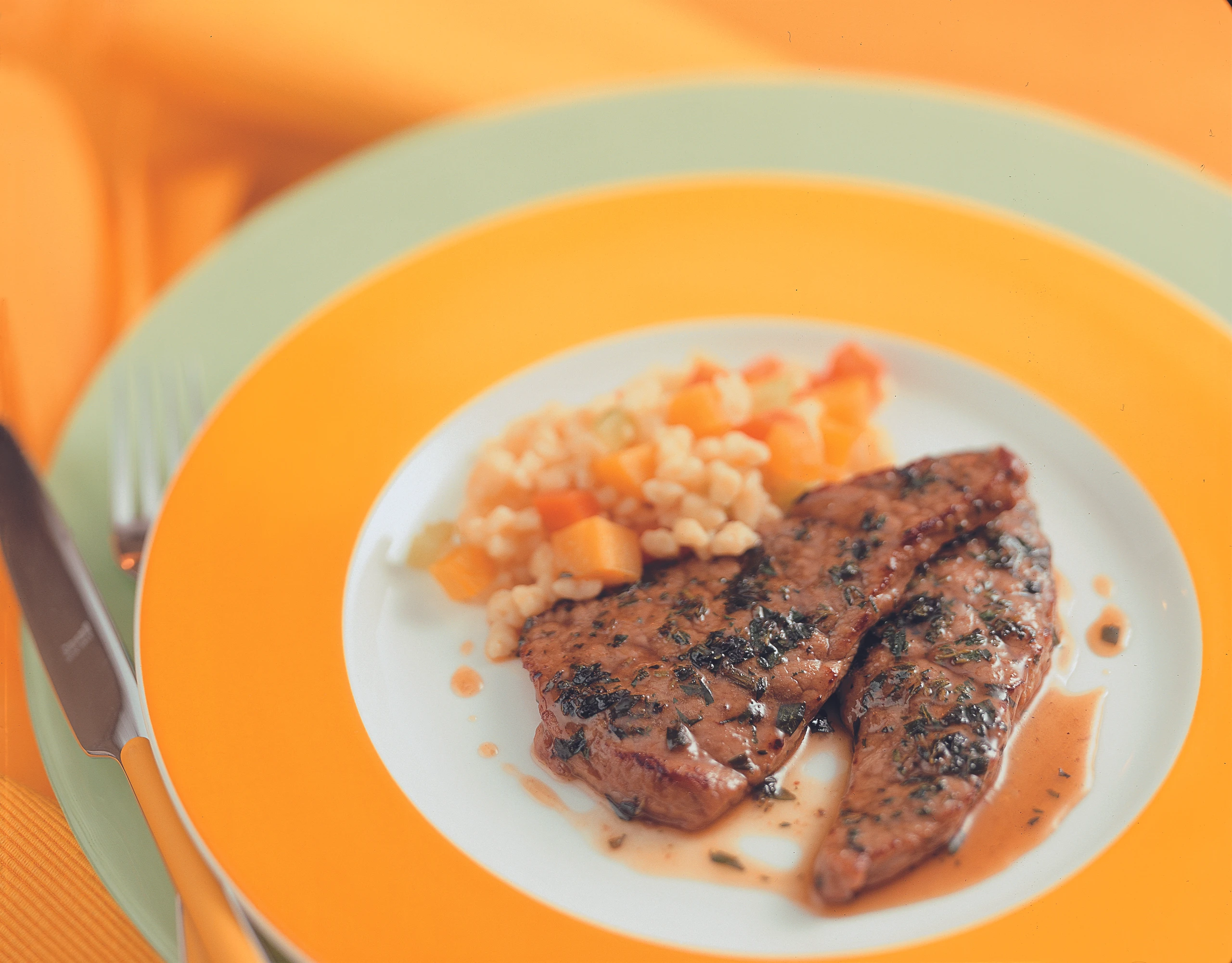 Schweinsschnitzel mit Kräutersirup