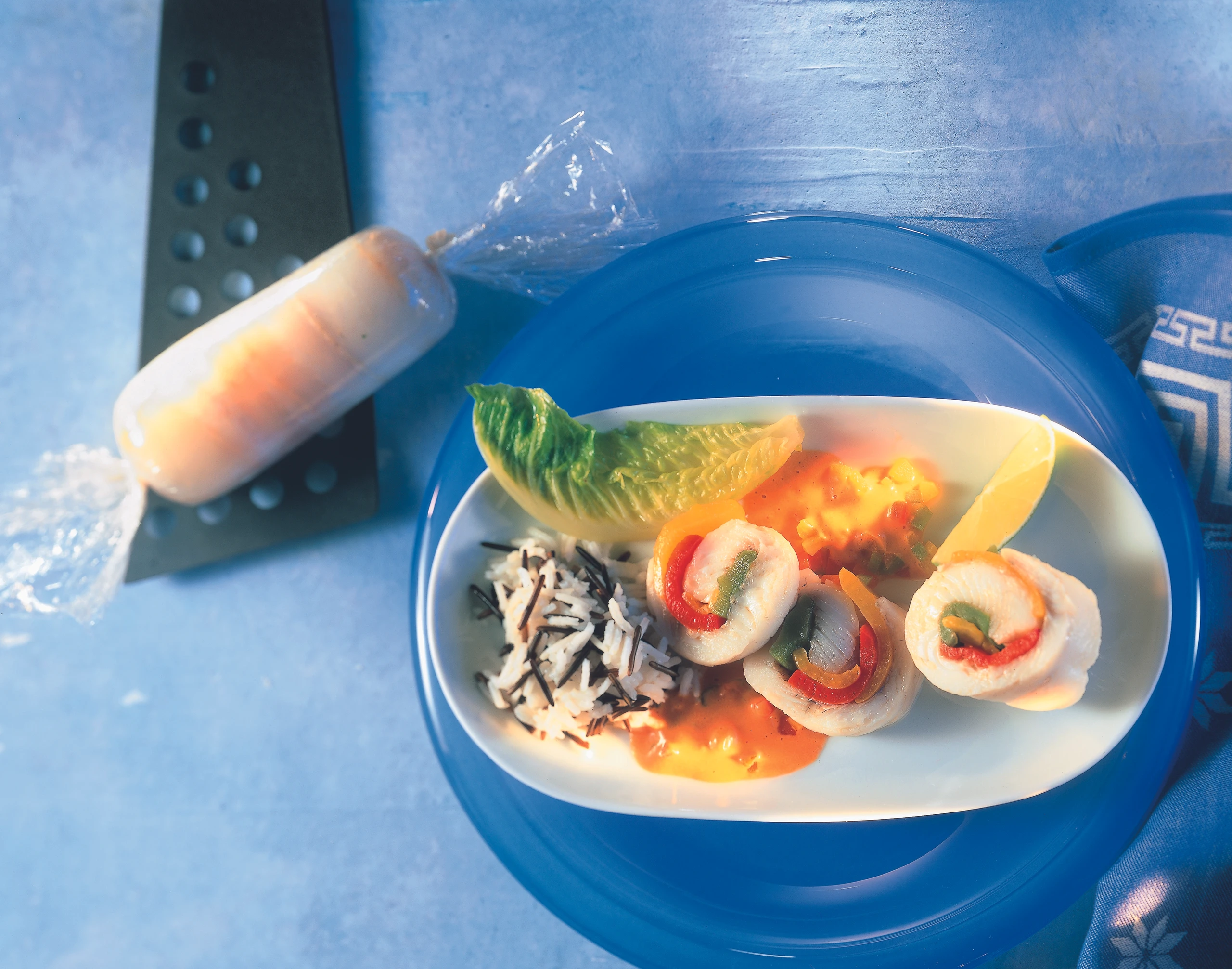 Paprika-Schollenröllchen mit Kochsalat