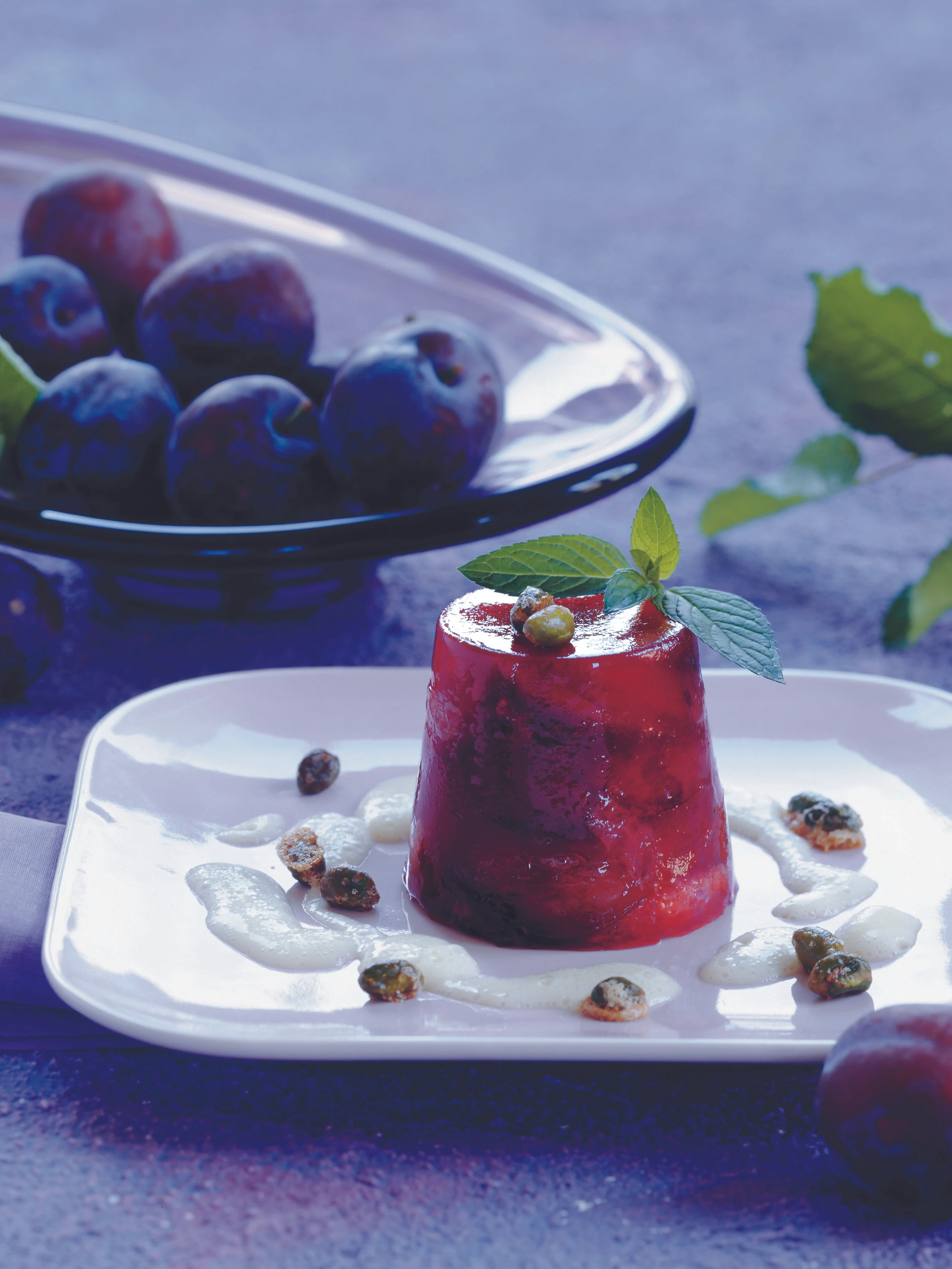 Zwetschkensülzchen mit Marzipansauce