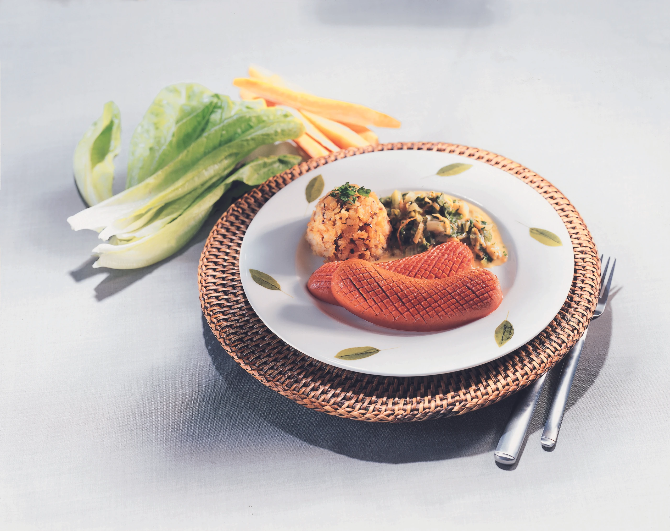 Augsburger mit Kochsalat und Erdäpfel-Schmarren