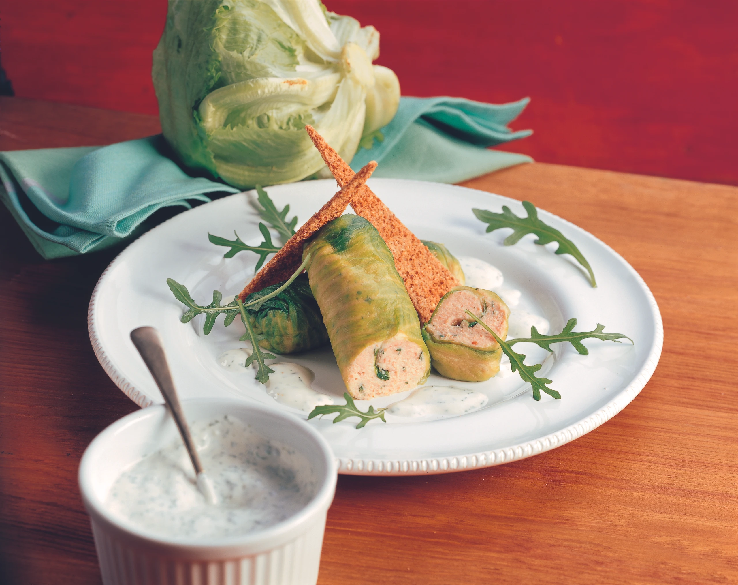 Schinkenröllchen im Salatblatt