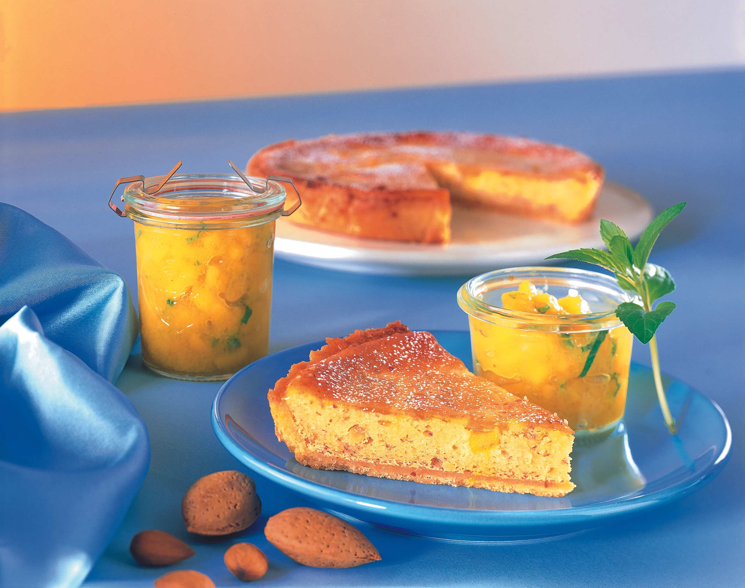 Mandel-Ricotta-Torte mit Mango-Minze-Chutney