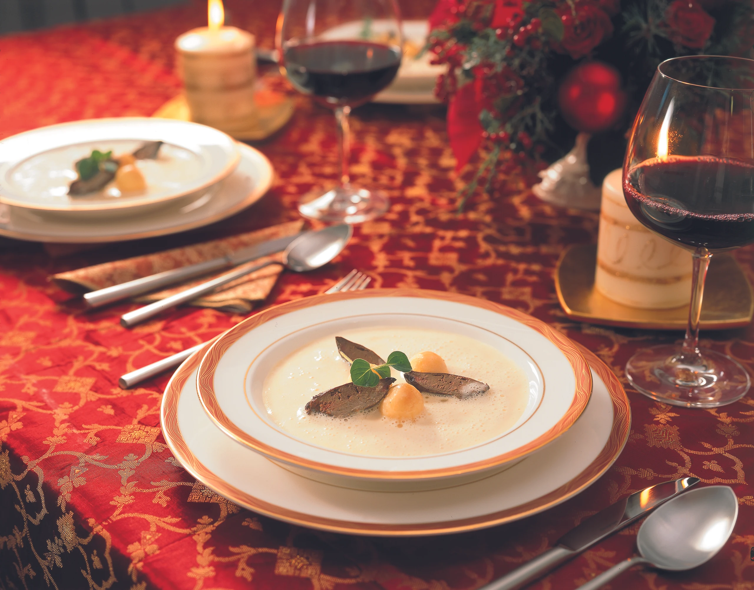 Ganslsuppe mit Apfelkugeln und Leber