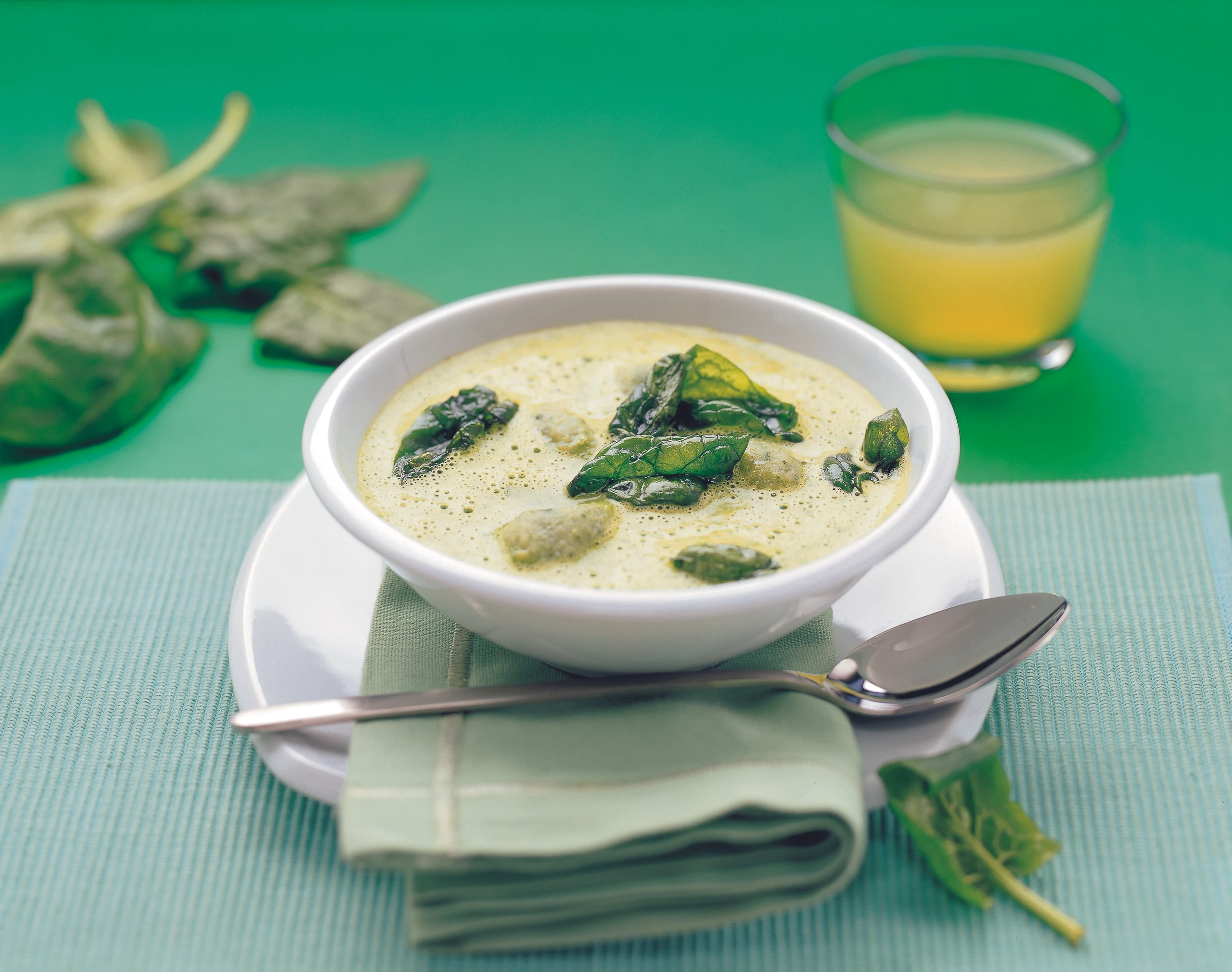 Spinatcremesuppe mit Nockerln