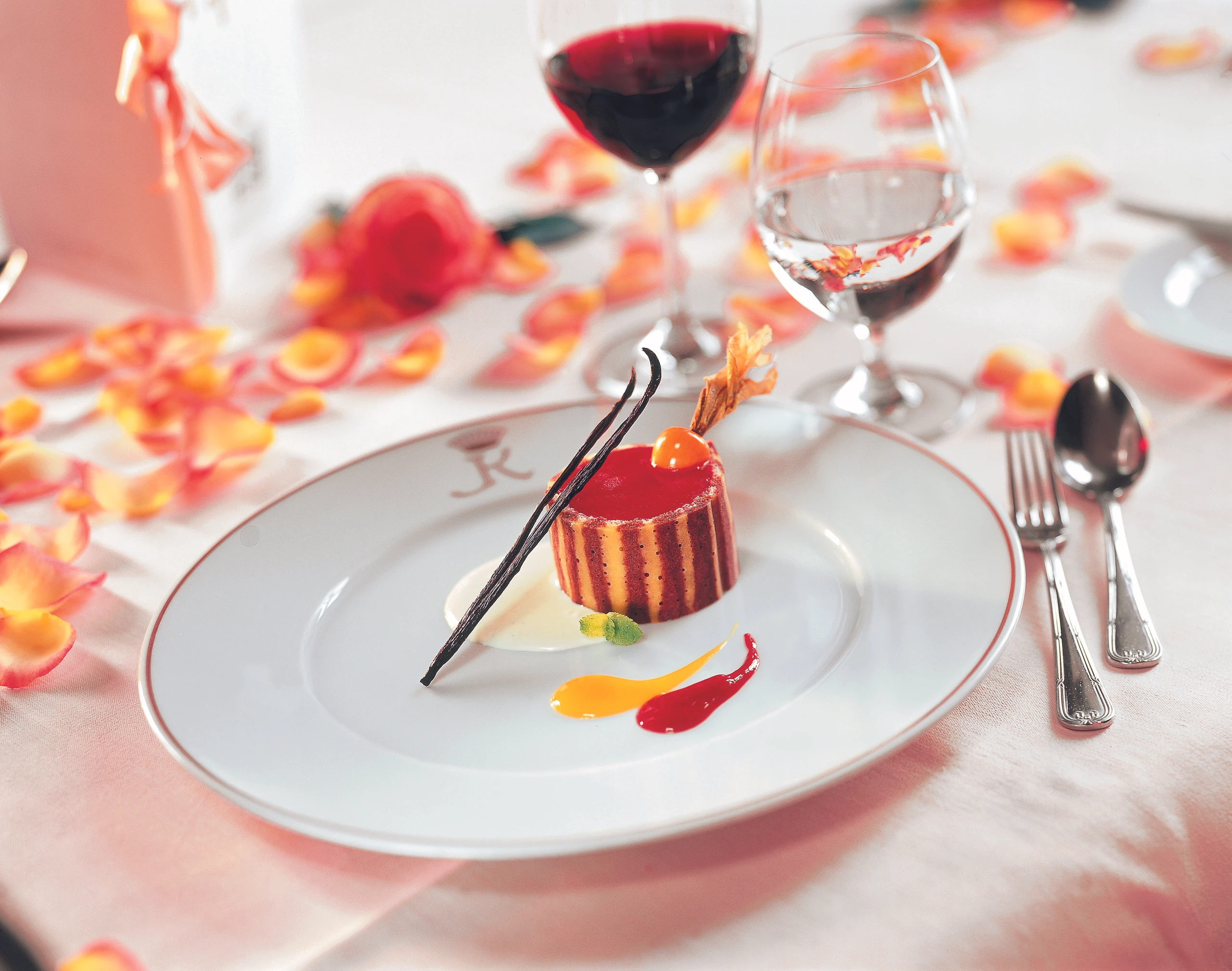 Erdbeer-Rahmtörtchen mit Minzesauce