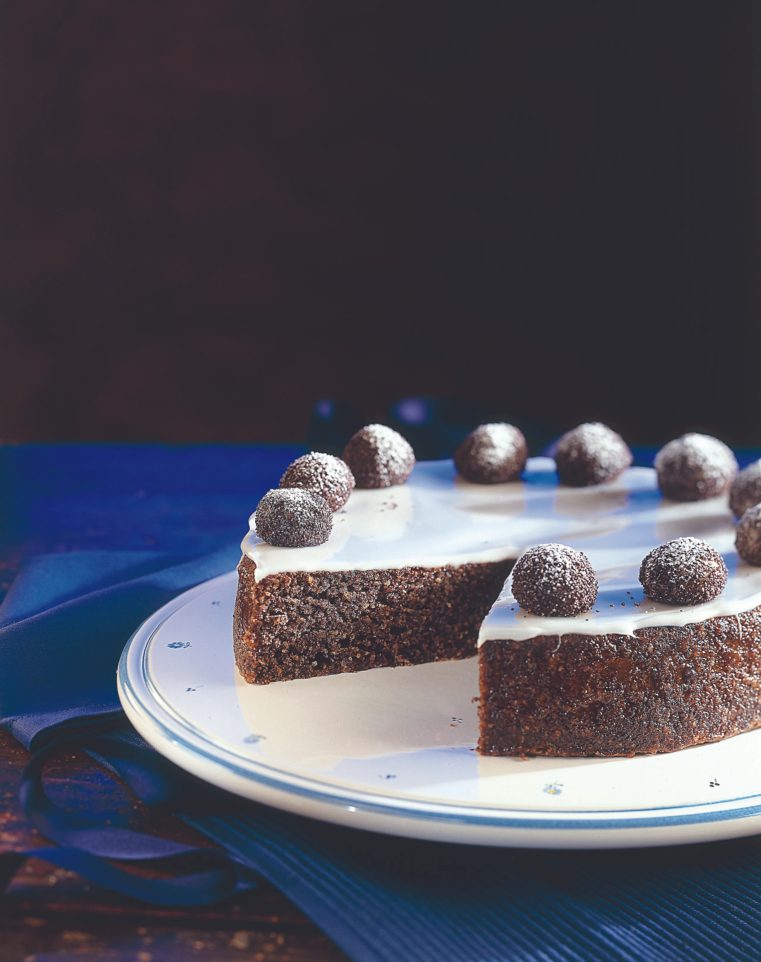 Mohntorte mit Marzipan-Rum-Kugeln