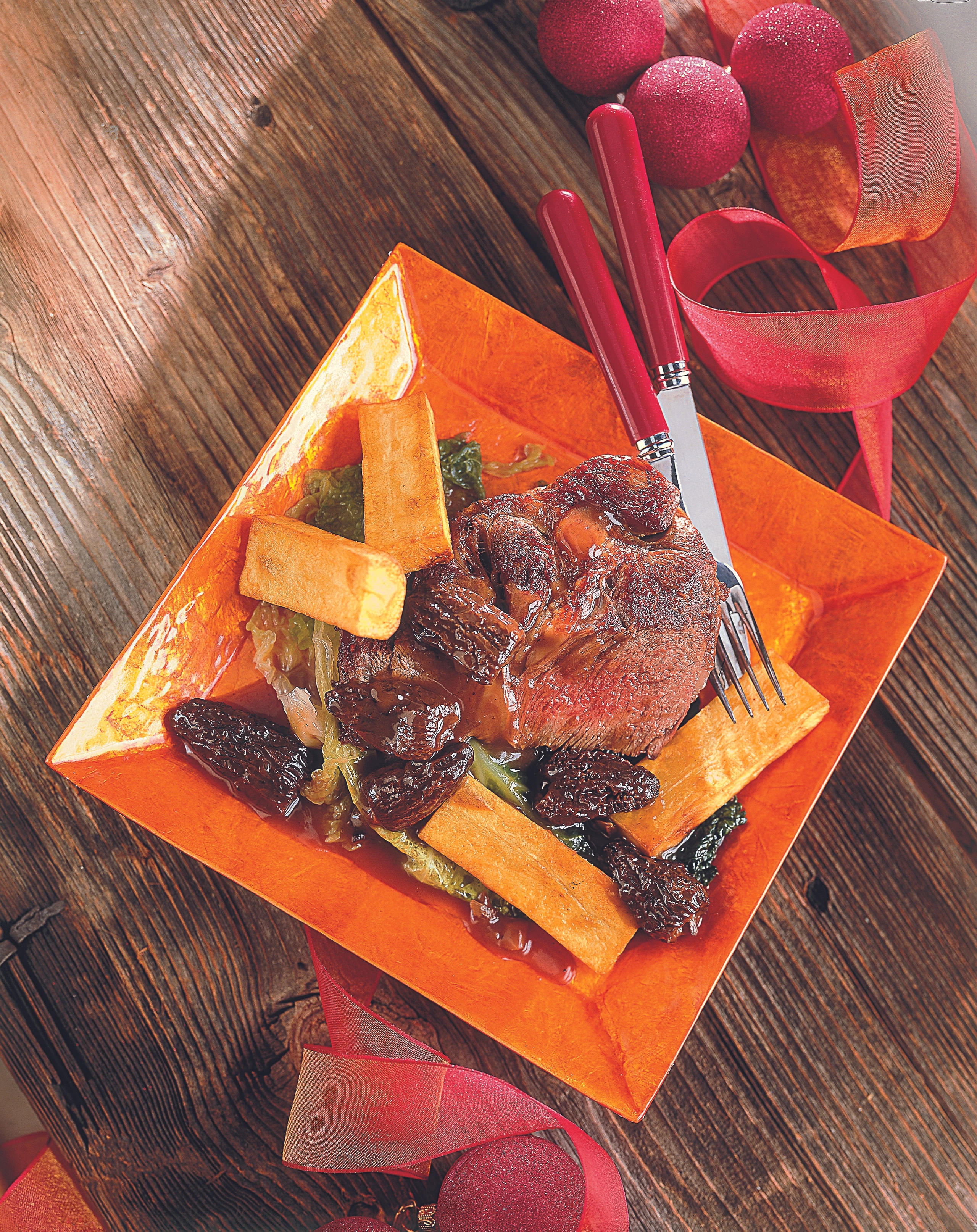 Braten vom Faux Filet mit Pommes Pont neuf und Morchelsauce