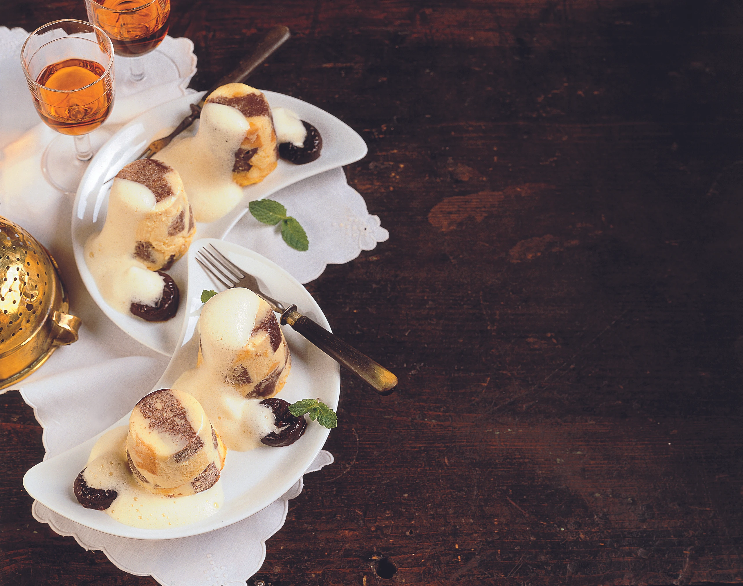 Kabinettpudding mit marinierten Zwetschken