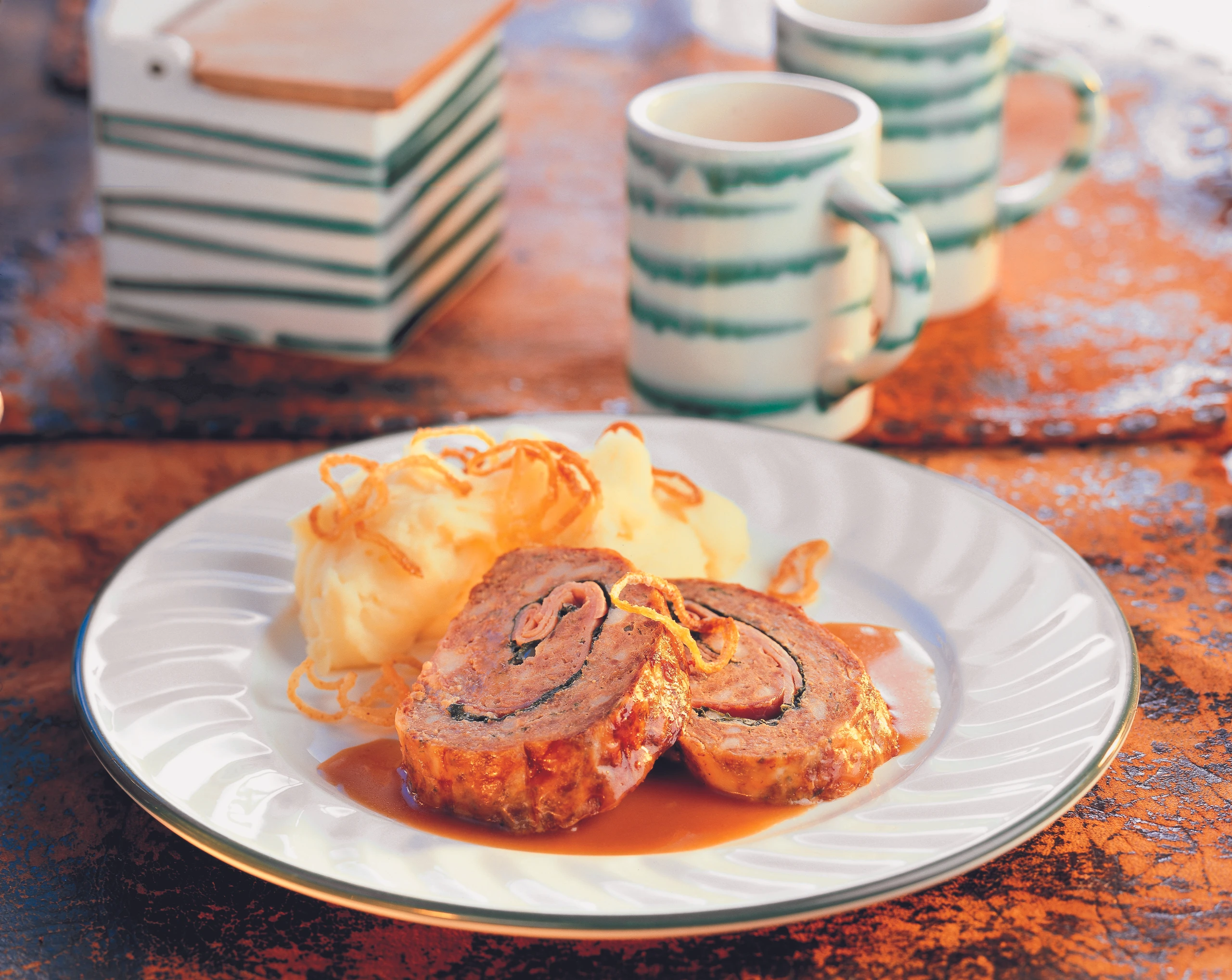 Gefüllter faschierter Braten mit Erdäpfelpüree