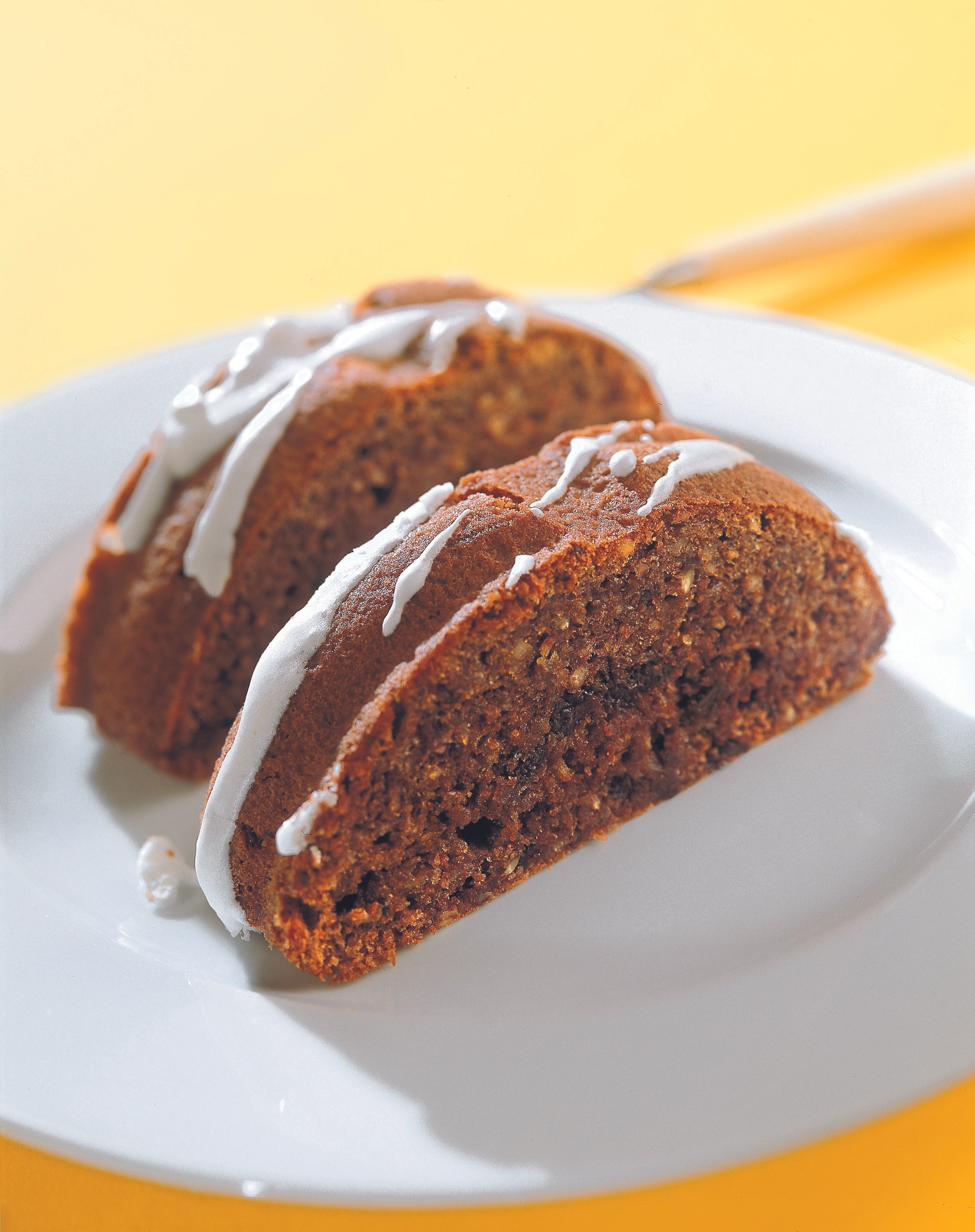 Nusskuchen mit Zuckerglasur