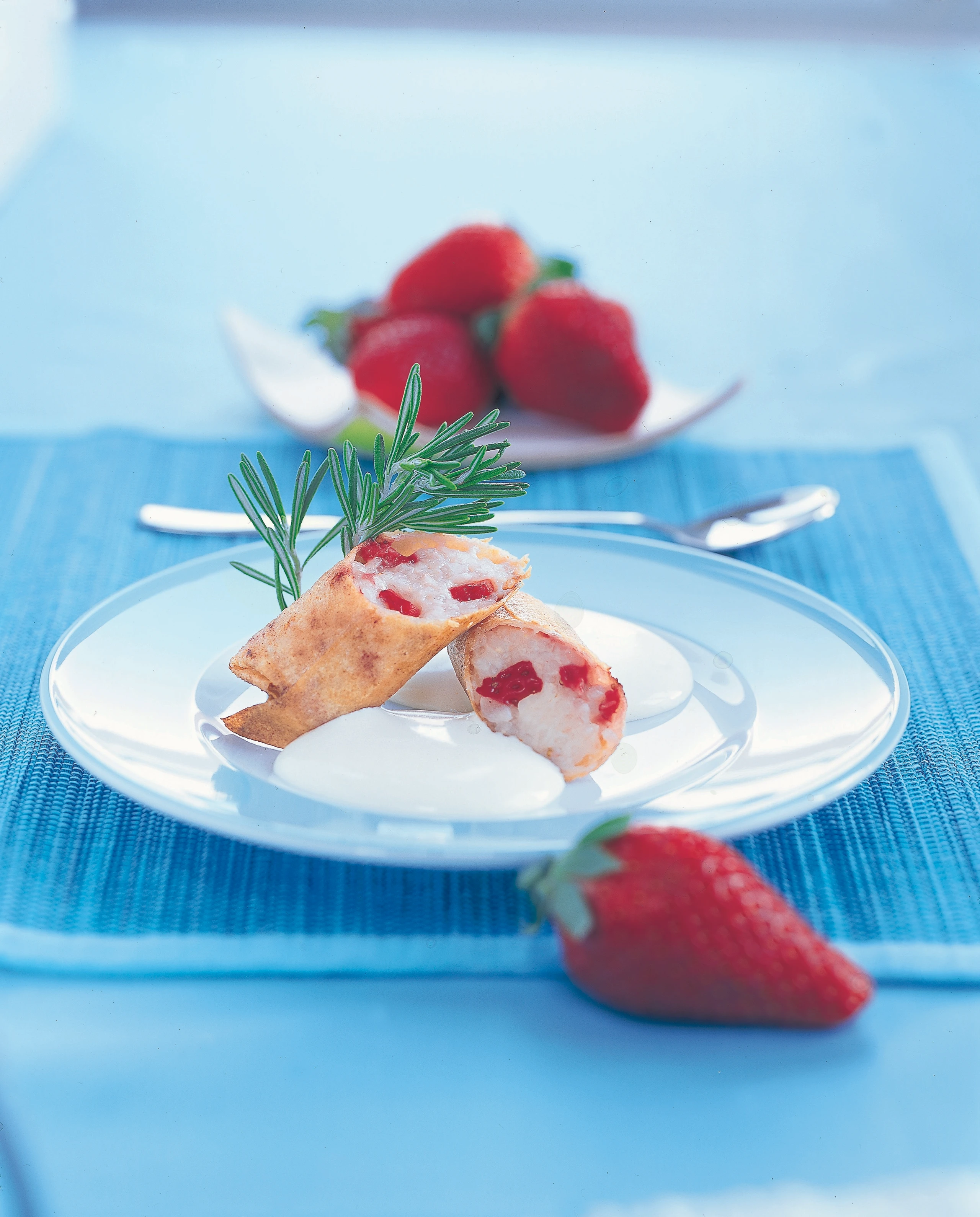 Erdbeer-Milchreis-Cannelloni mit Rosmarin