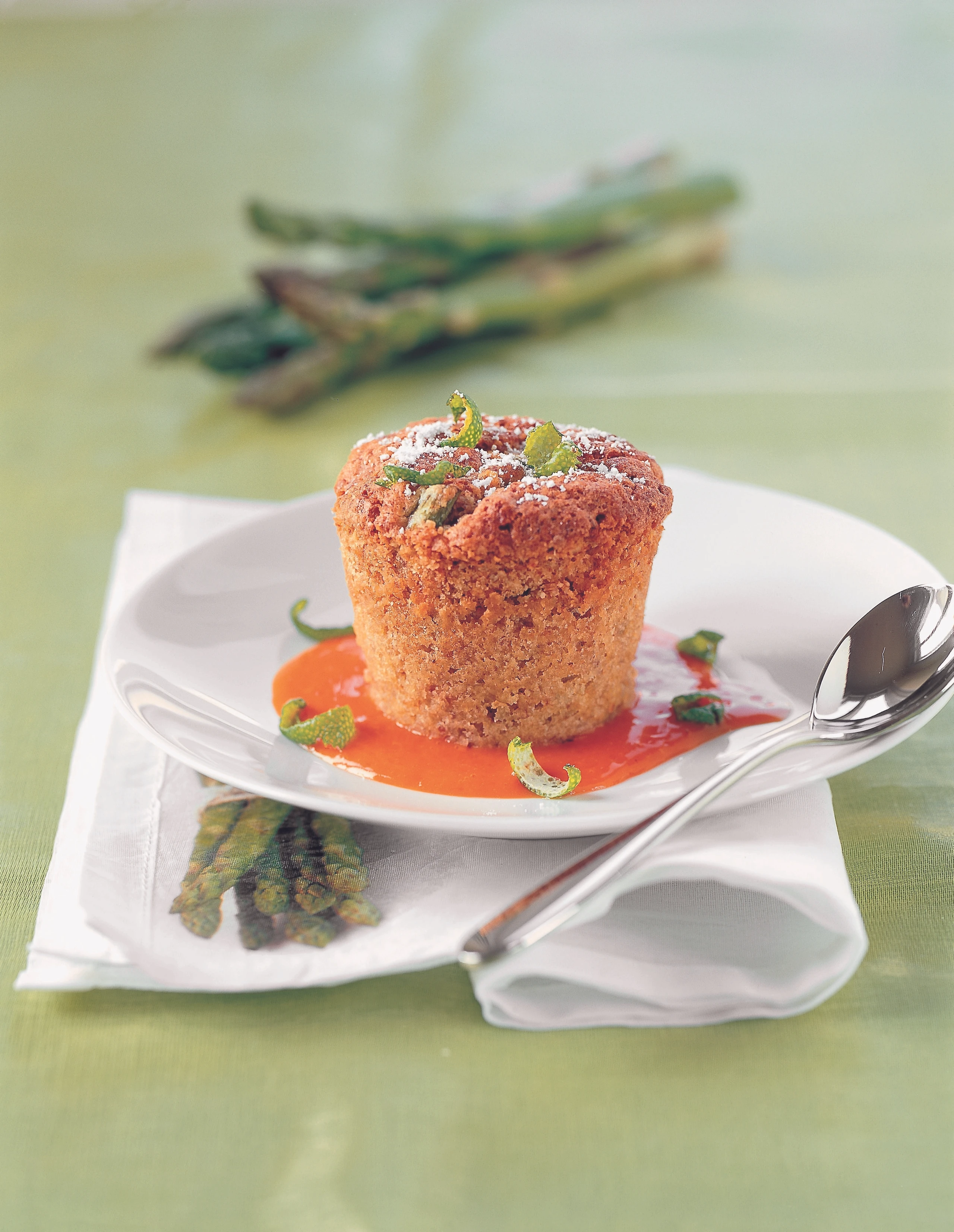 Süßer Spargelpudding mit Karottensauce