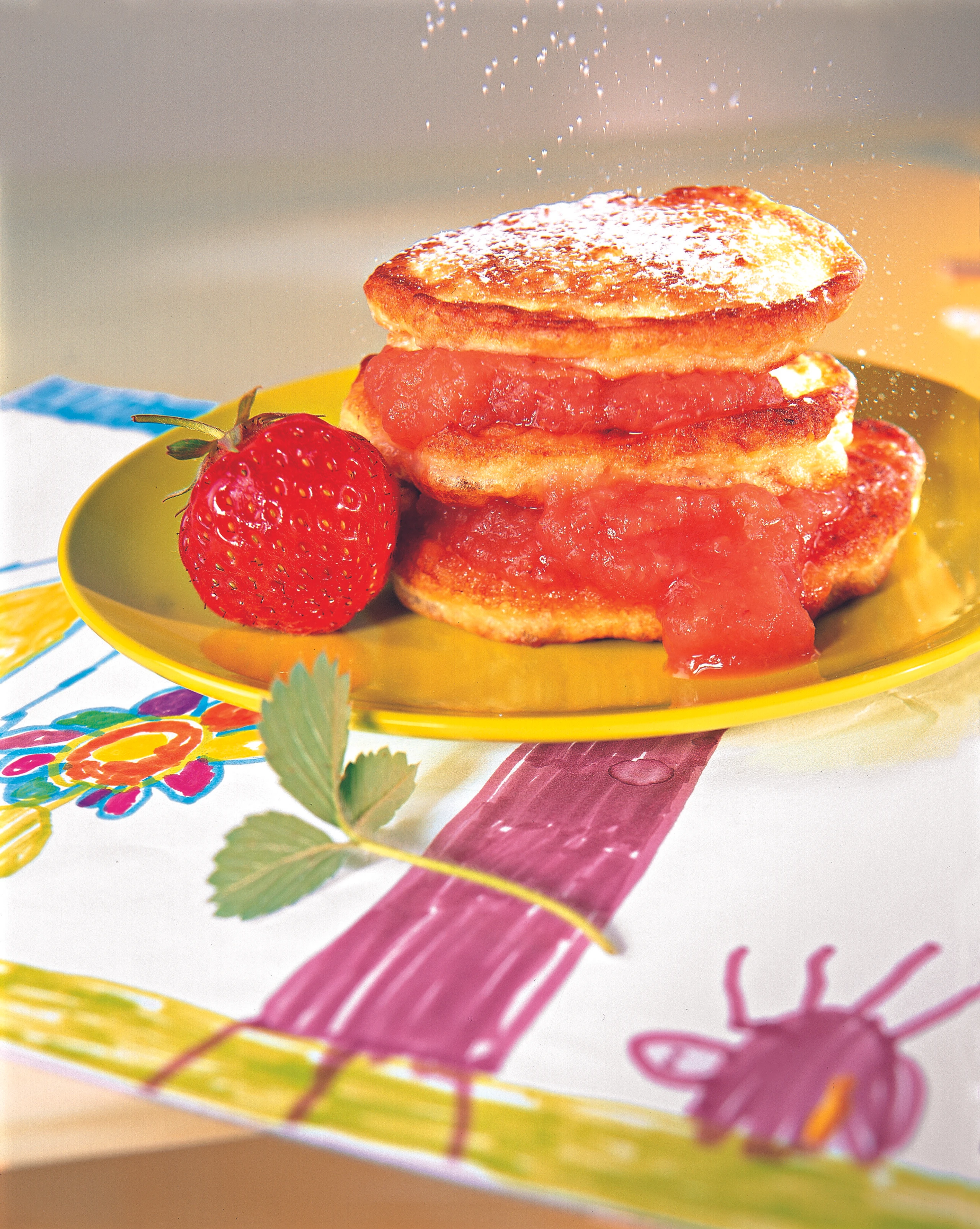 Knusper-Turm mit roter Apfel Sauce