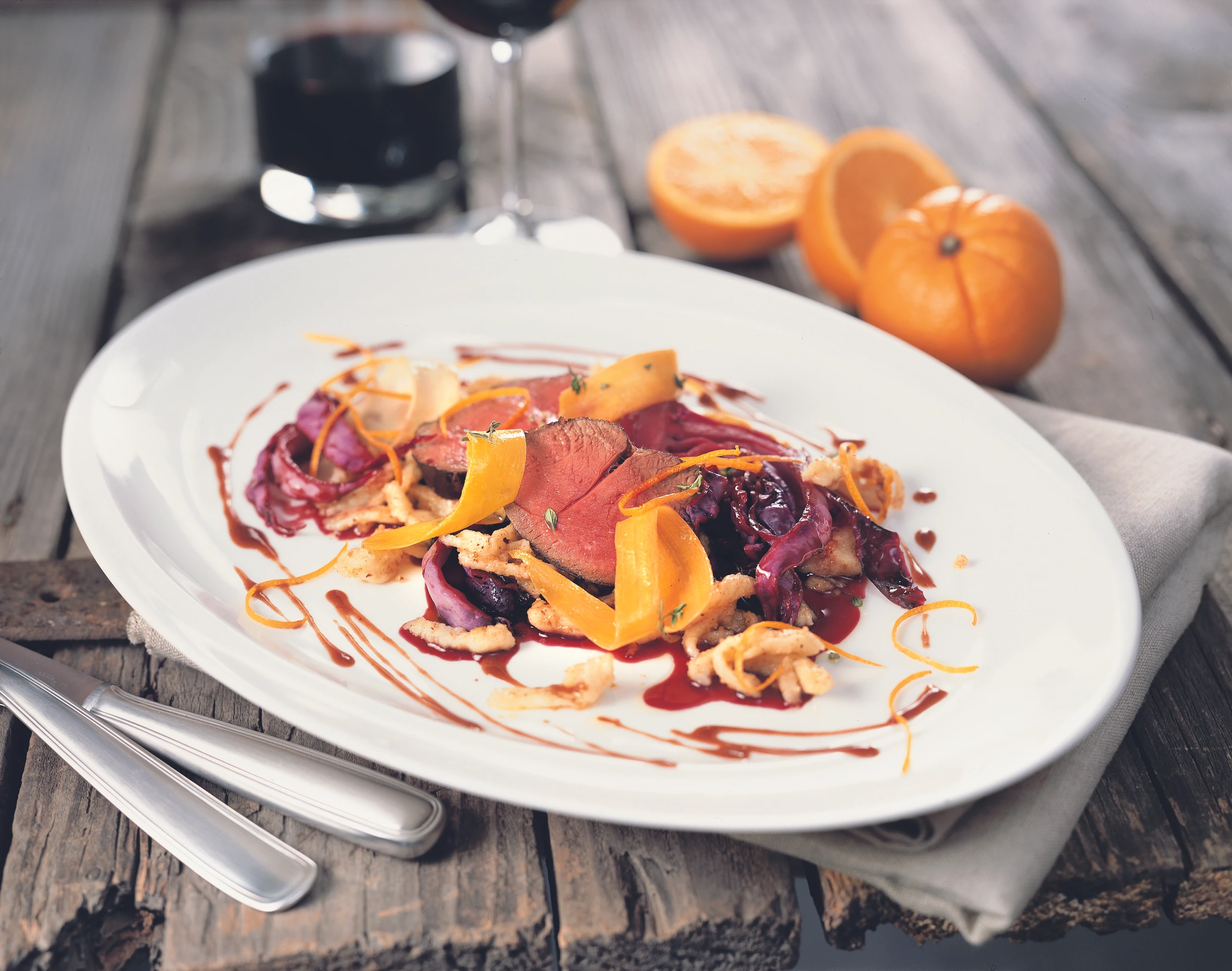 Geschmorter Rehbraten mit Portweinsauce und Nuss-Spätzle