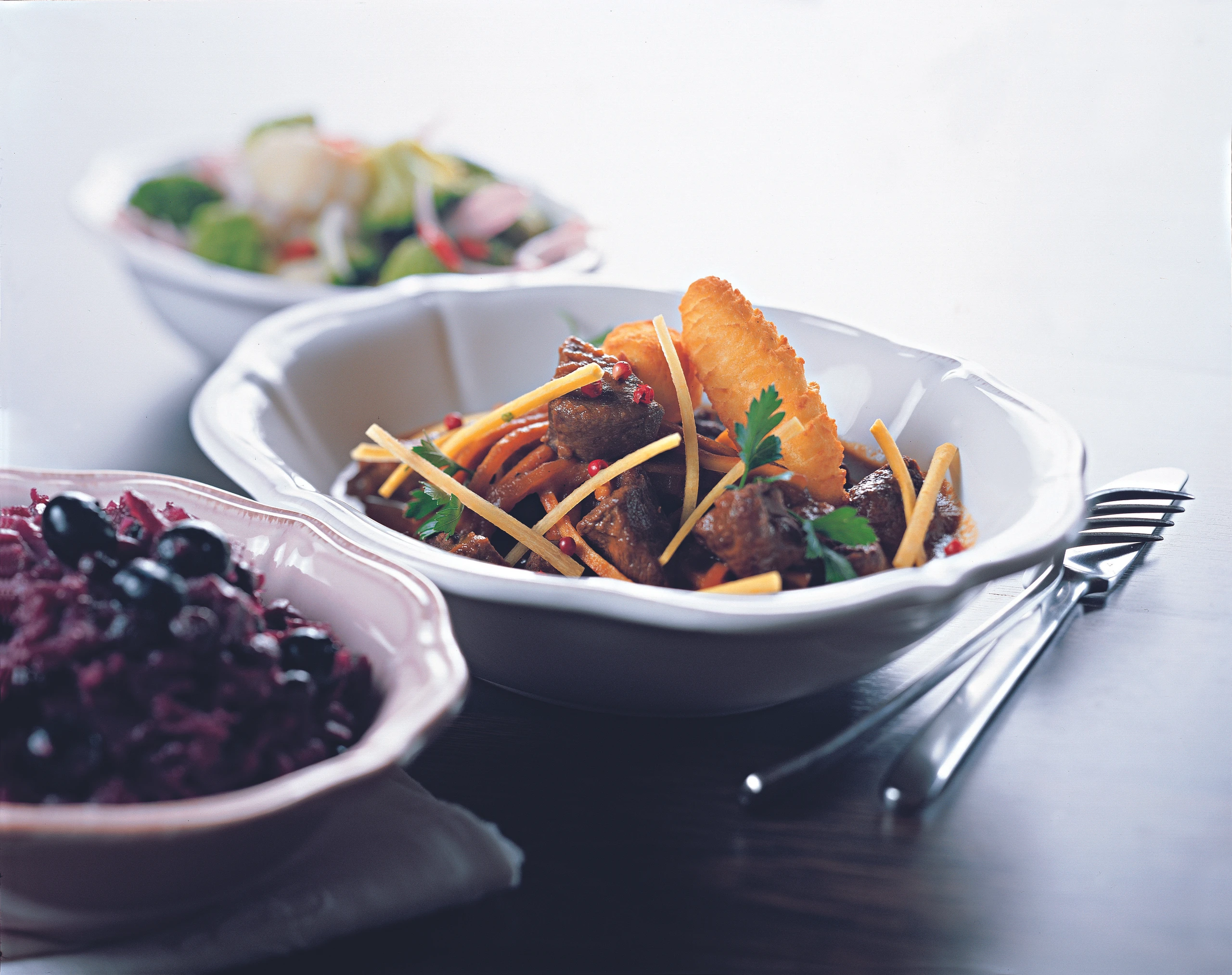Hirschragout mit Heidelbeer-Rotkraut