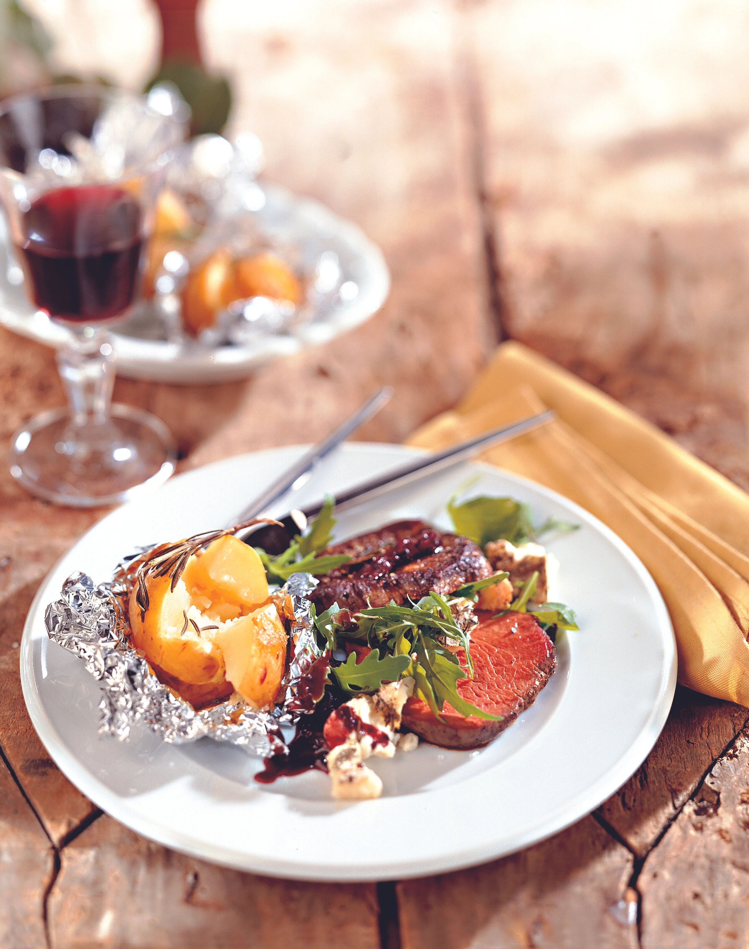 Steaks mit Rucola-Käsefülle und Grappa-Erdäpfeln