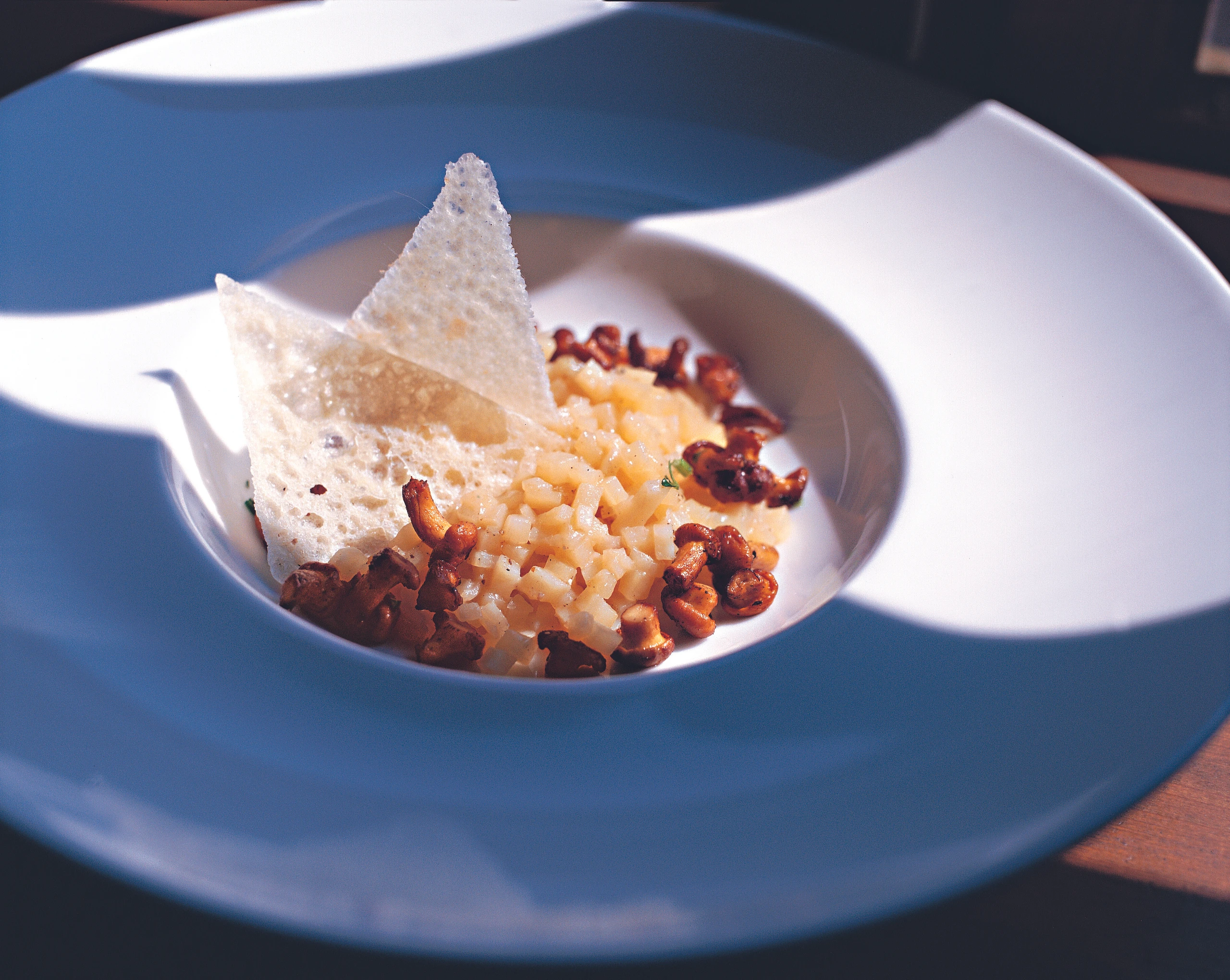 Erdäpfel-Risotto mit Eierschwammerln und Bergkäse-Chips