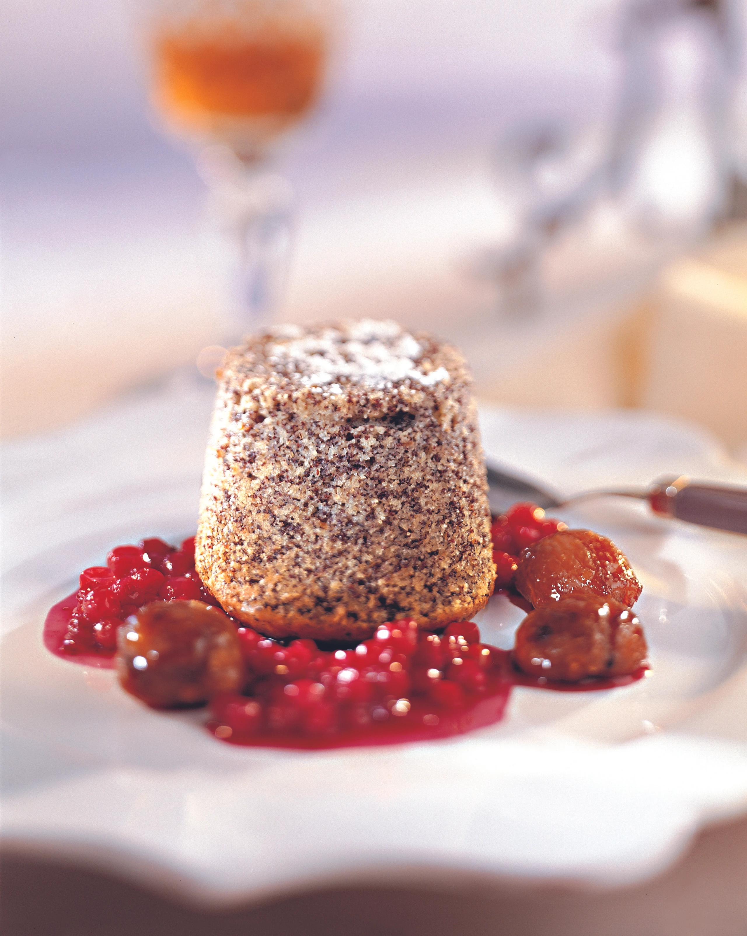 Mohnauflauf mit Preiselbeeren und Karamell-Maroni