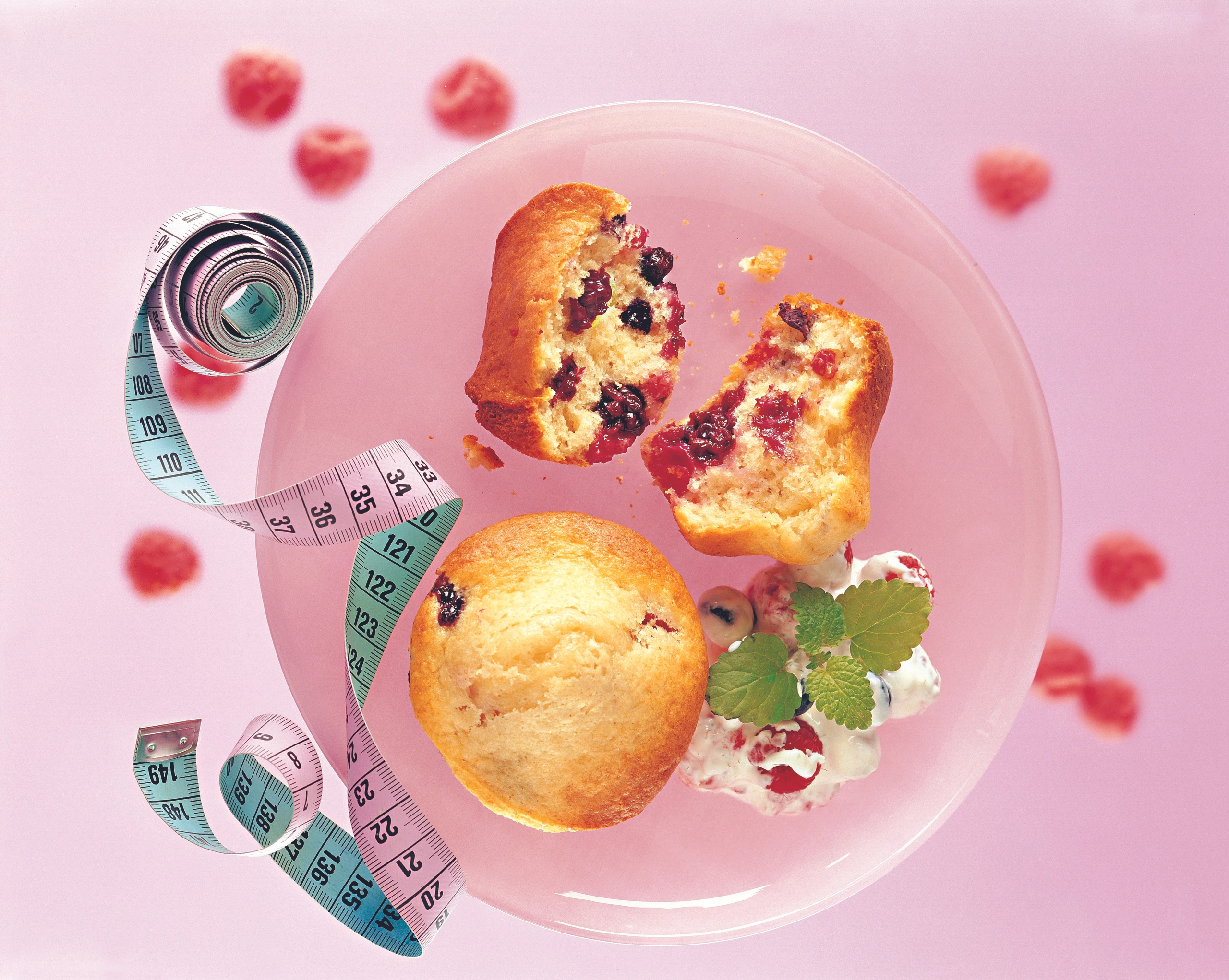 Beeren-Muffins mit Beerenrahm