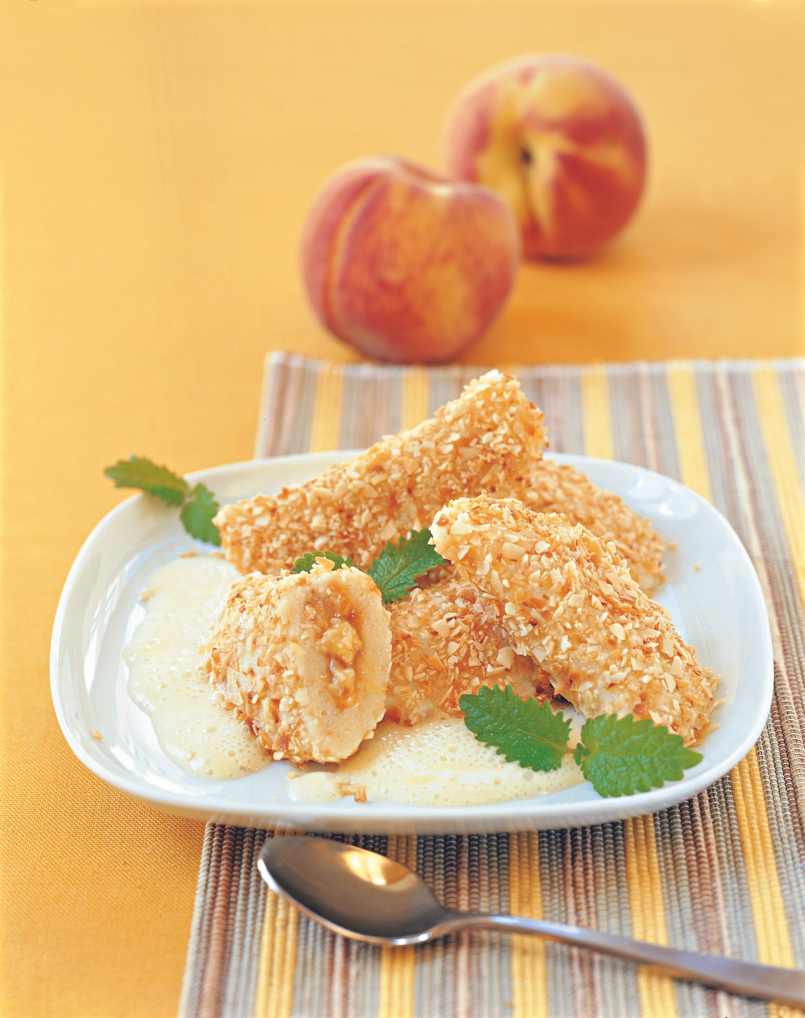 Pfirsichtascherl mit Vanillesauce