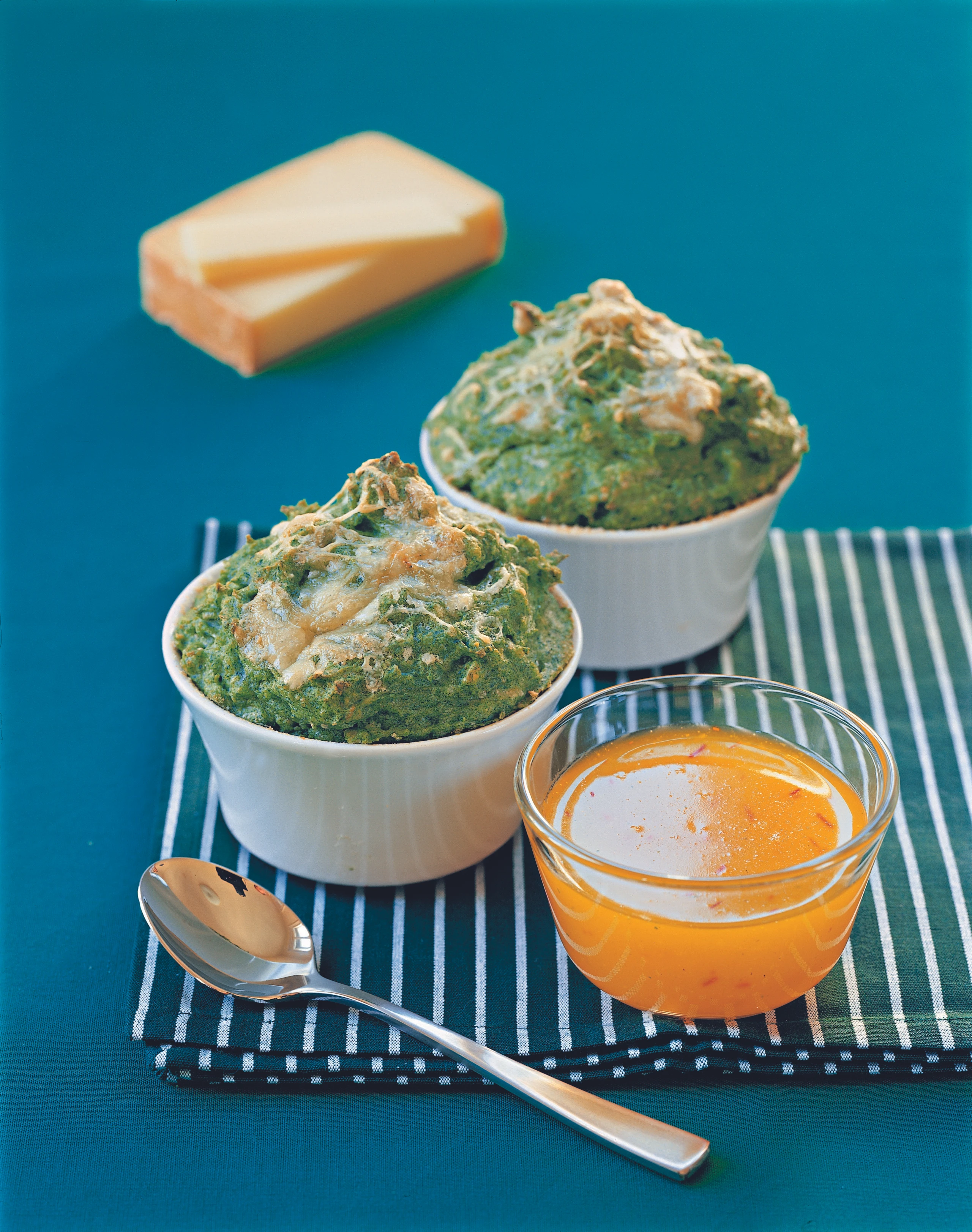 Spinatauflauf mit Safransauce
