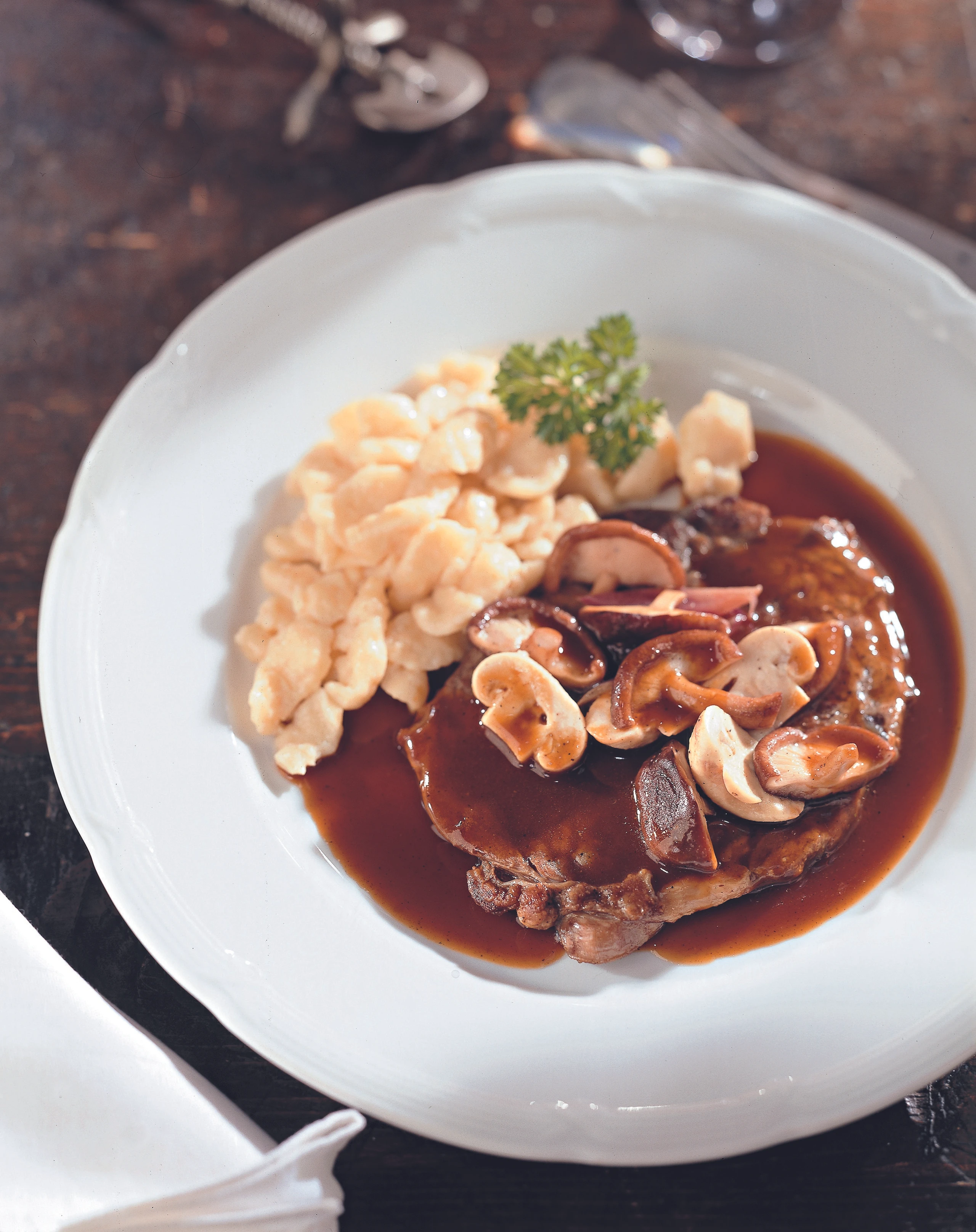 Schwammerl-Rostbraten mit Rahmnockerln