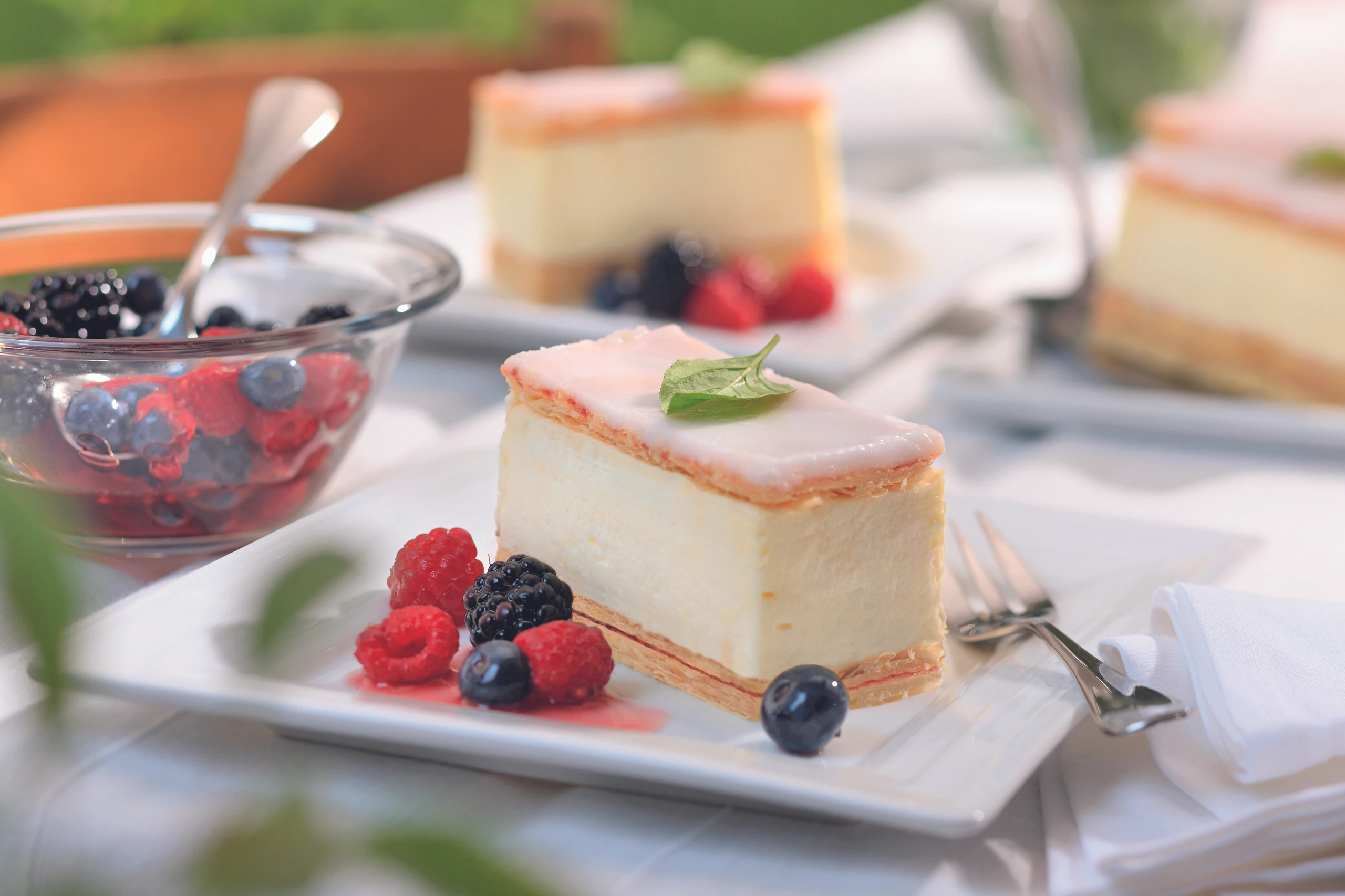Cremeschnitte mit Beeren