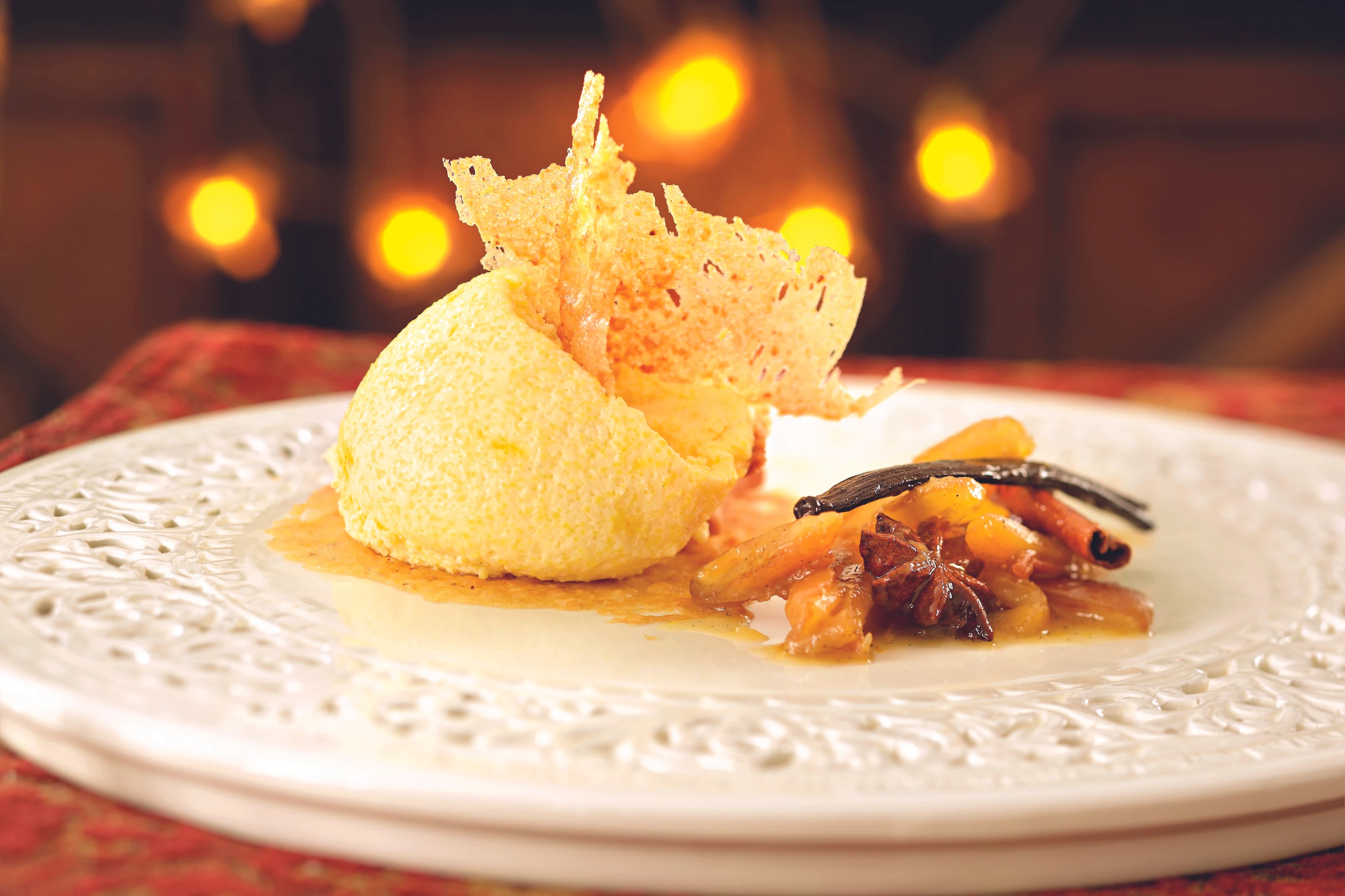 Safran-Kardamom-Mousse mit marinierten Datteln