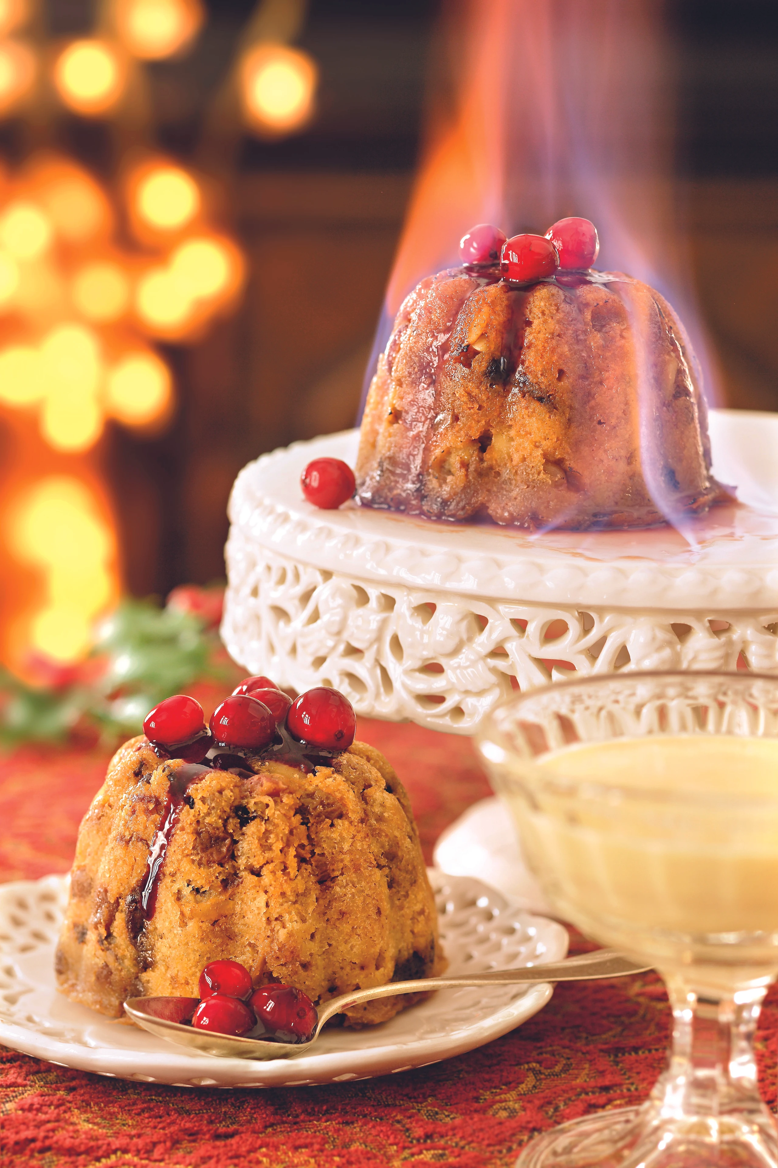 Christmaspudding mit Whiskeysauce und Cranberrysauce