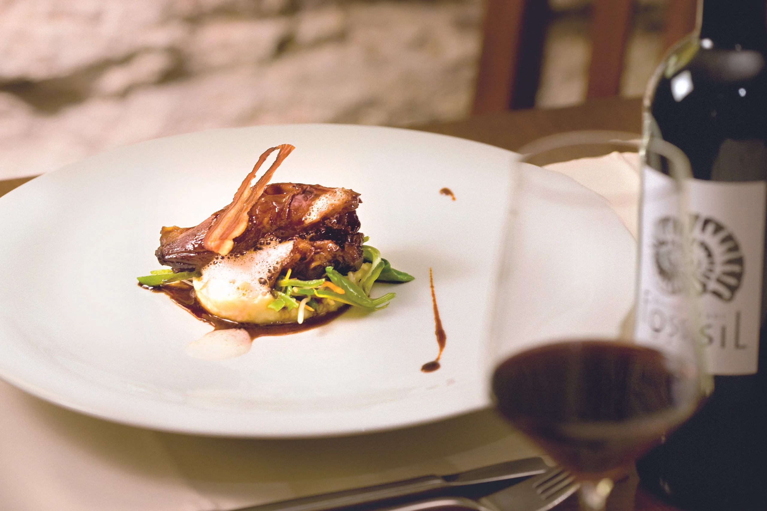 Lammstelze mit Sprossengemüse und Erdäpfel-Ingwerpüree