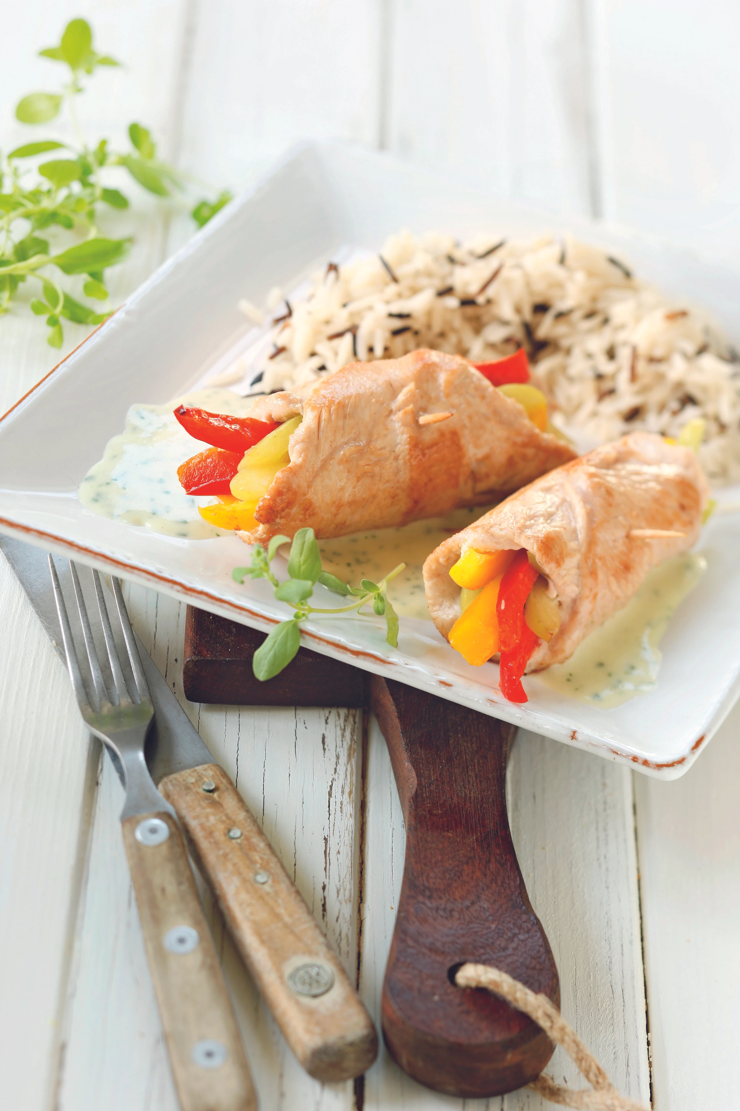 Puten-Paprikaröllchen mit Majoransauce