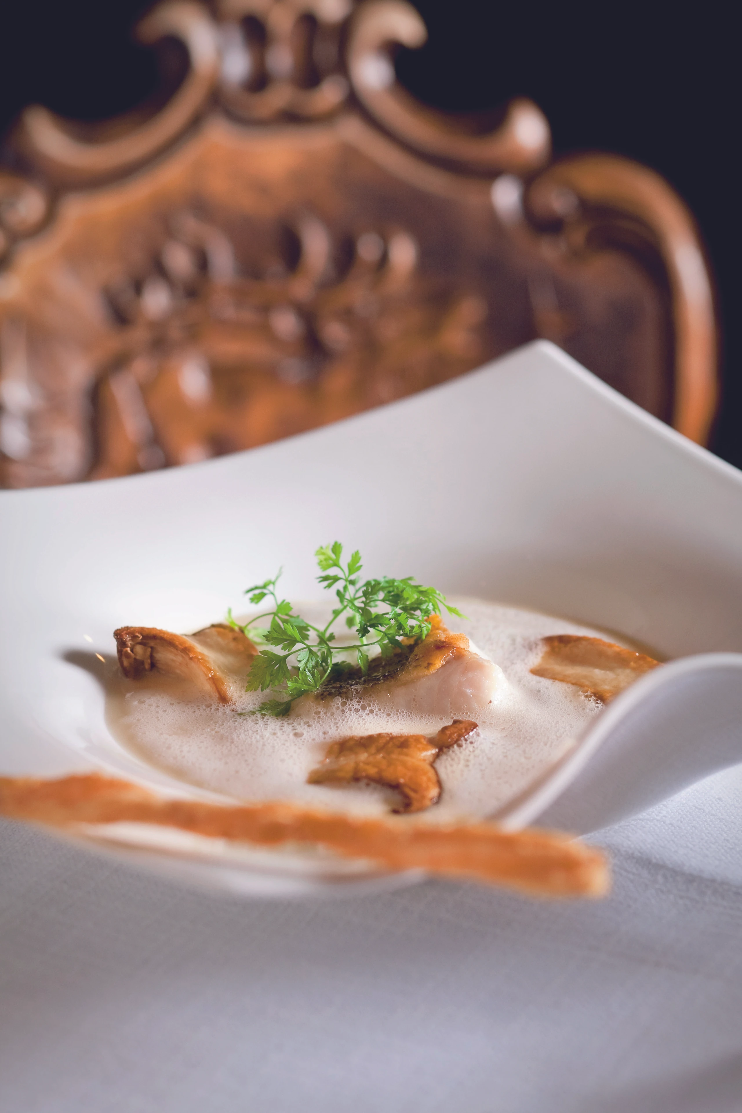 Pastinakensuppe mit Zander und Seitlingen