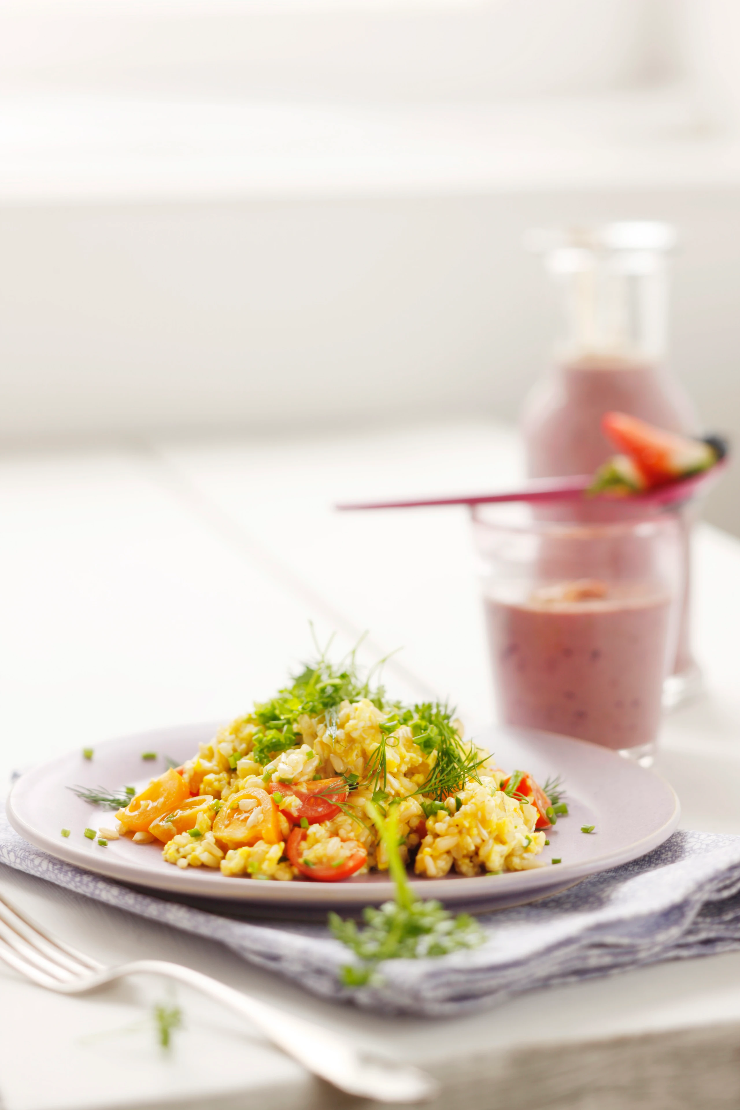 Gebratener Reis mit Rührei und Kräutern