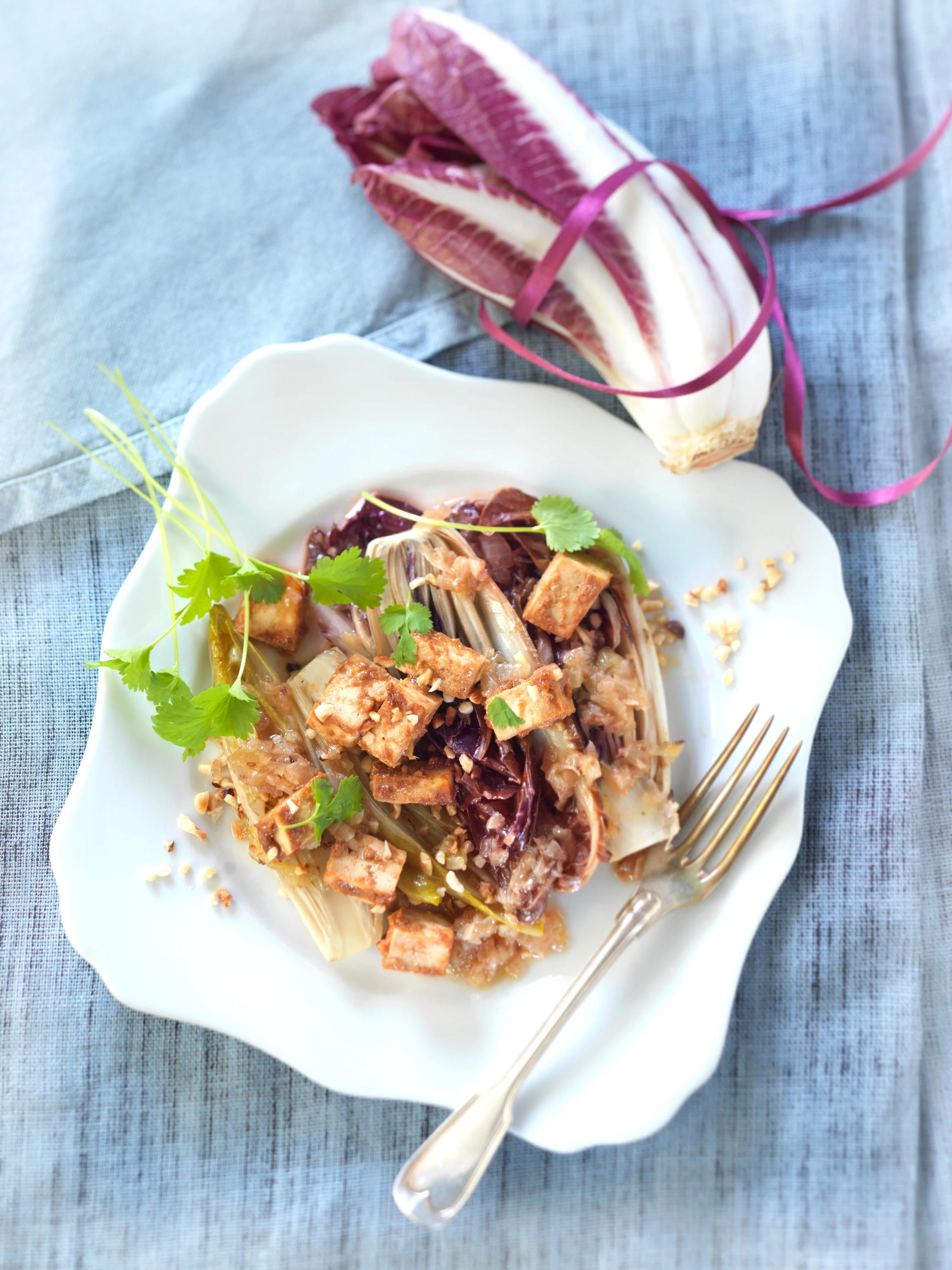 Geschmorter Chicorée mit Miso-Tofu