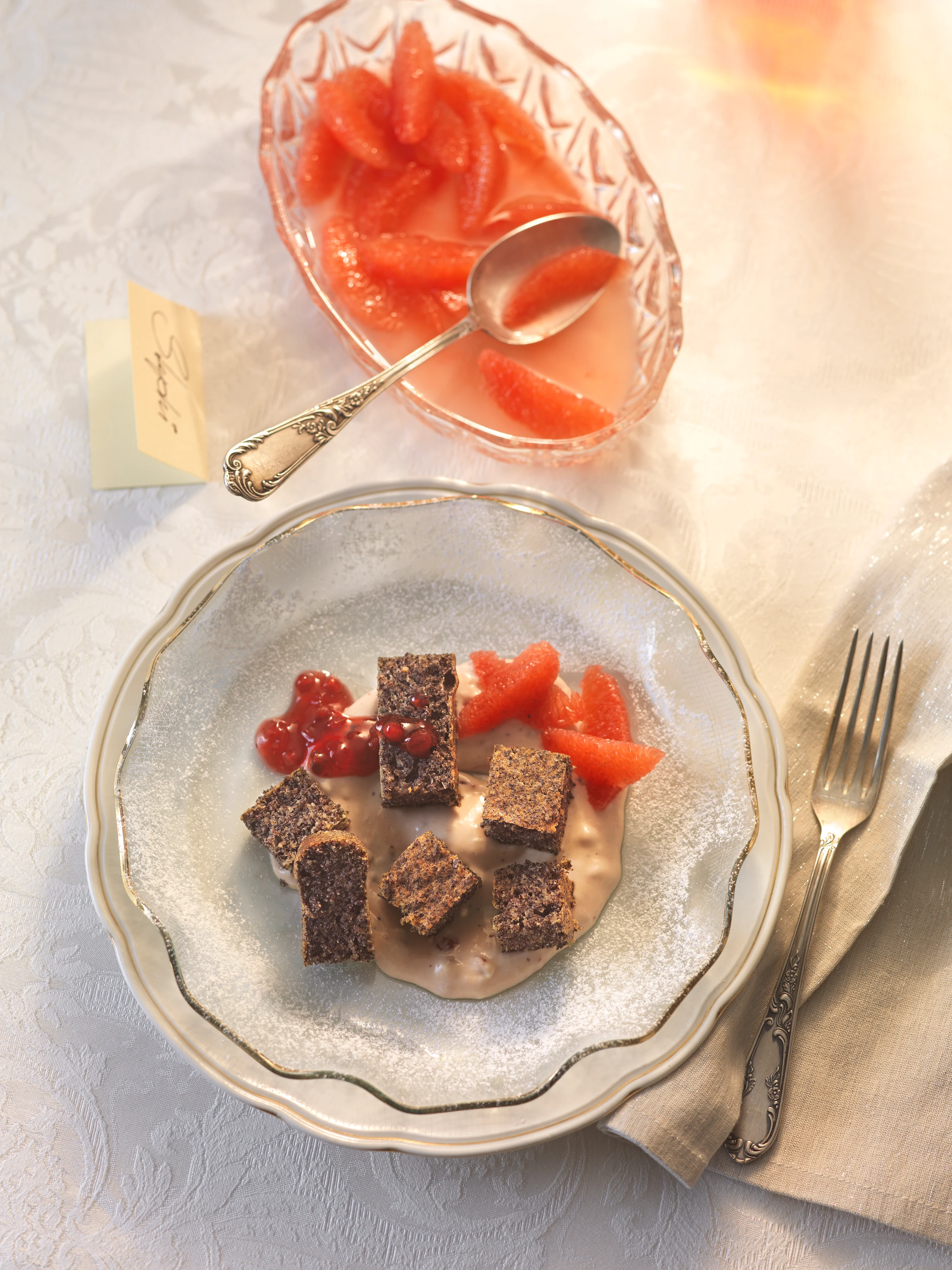 Mohnkuchen mit Preiselbeercreme