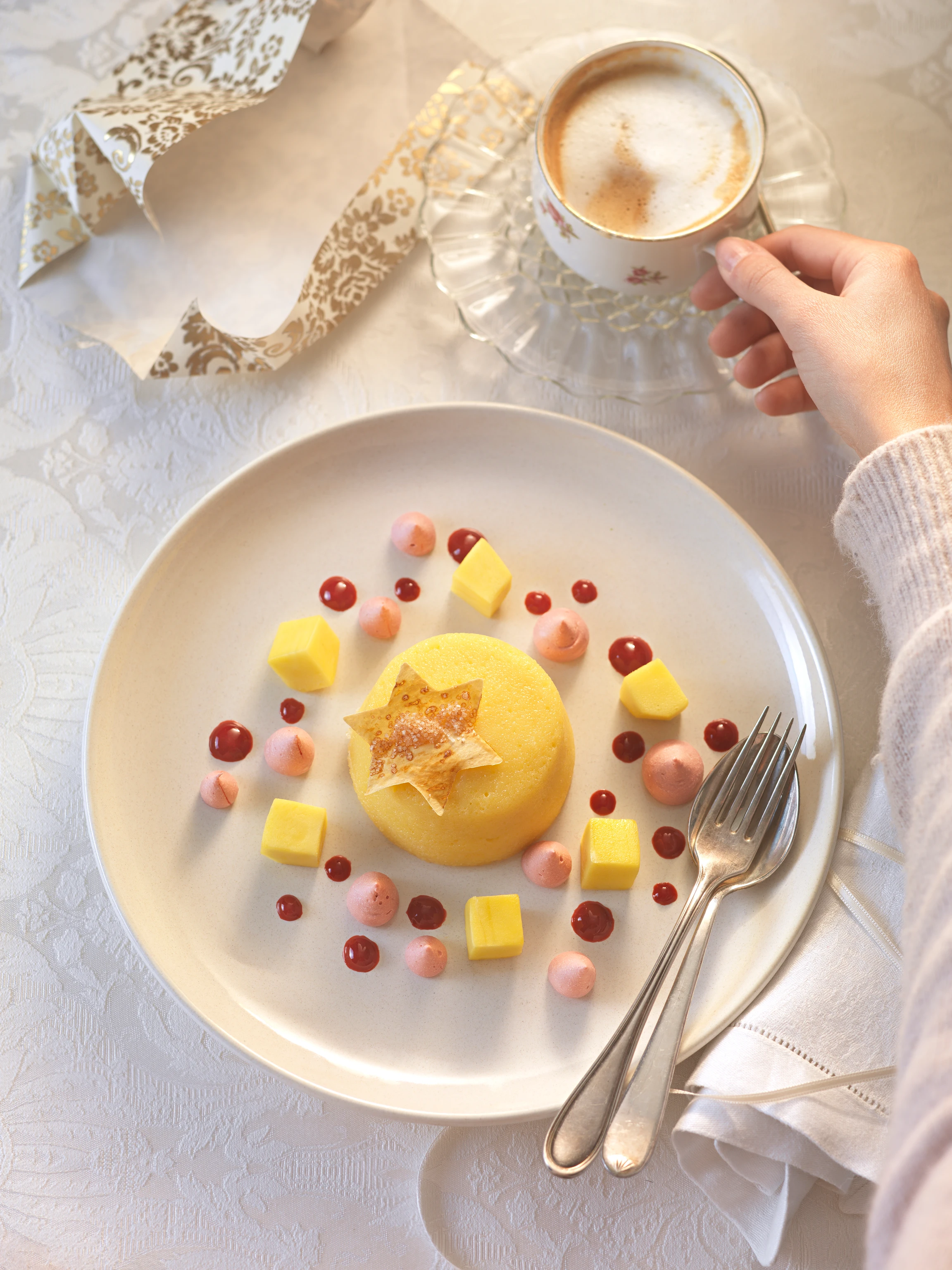 Frischkäsepudding mit Himbeeren und Mango